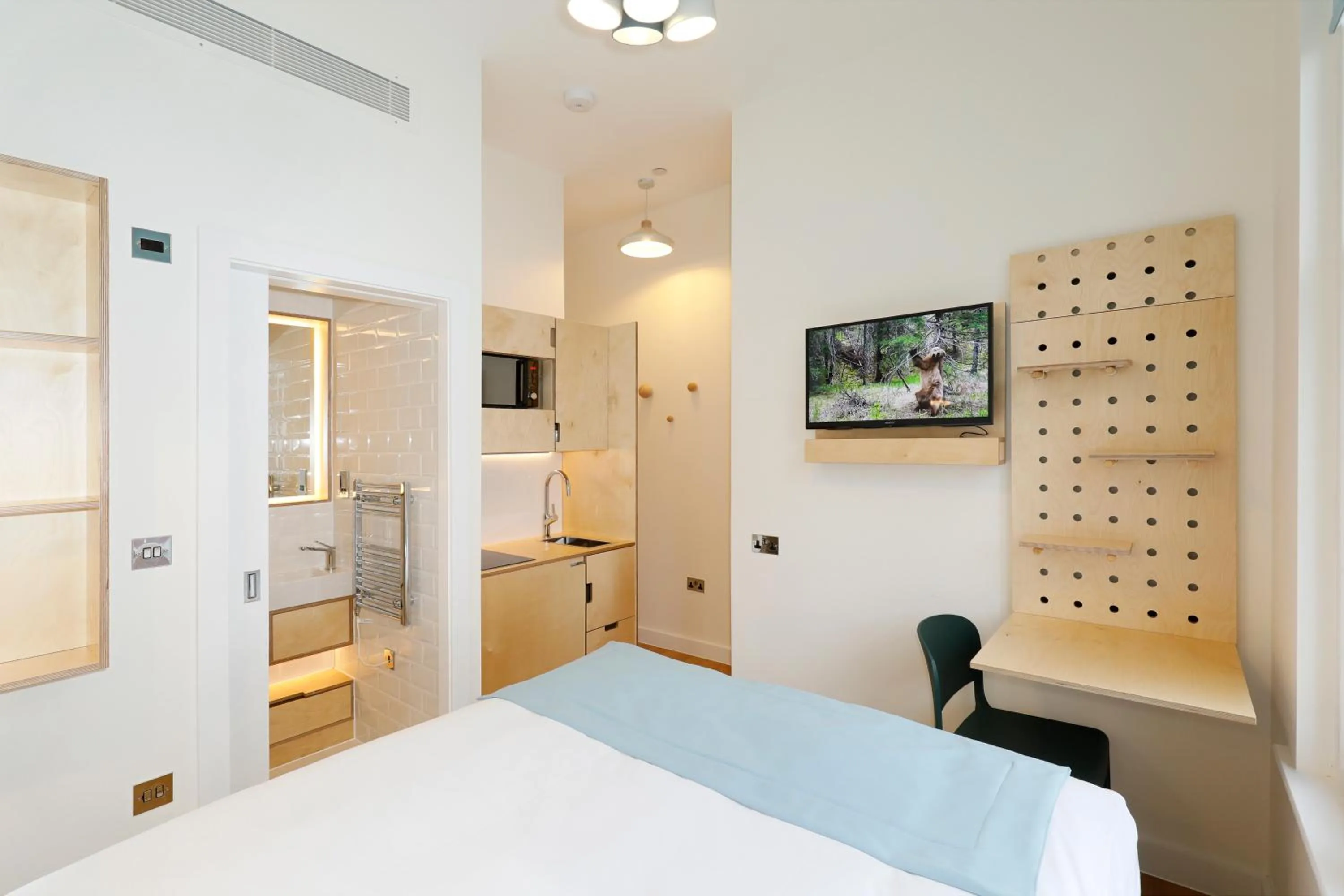 Bed in Kensington Stay