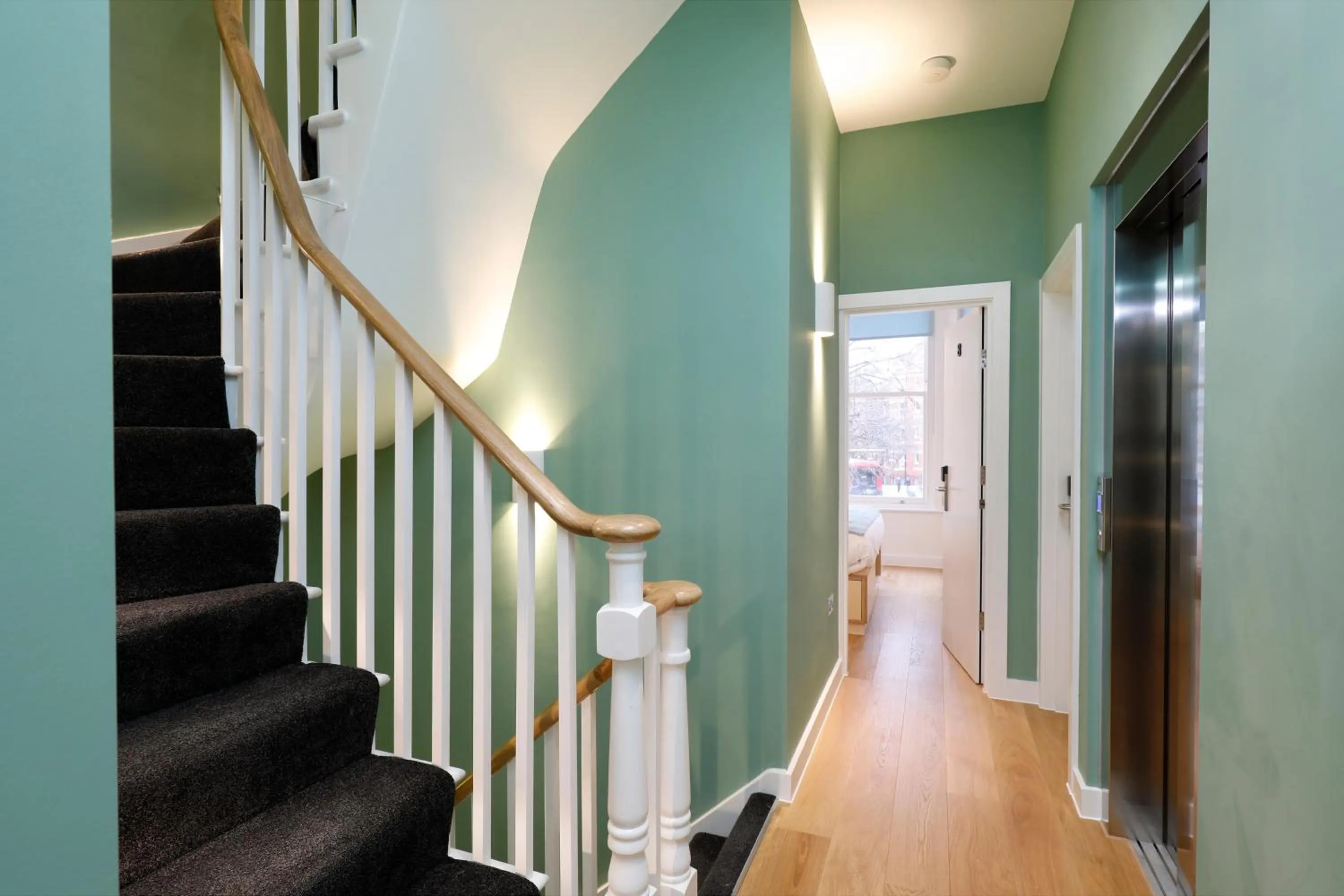 Lobby or reception in Kensington Stay