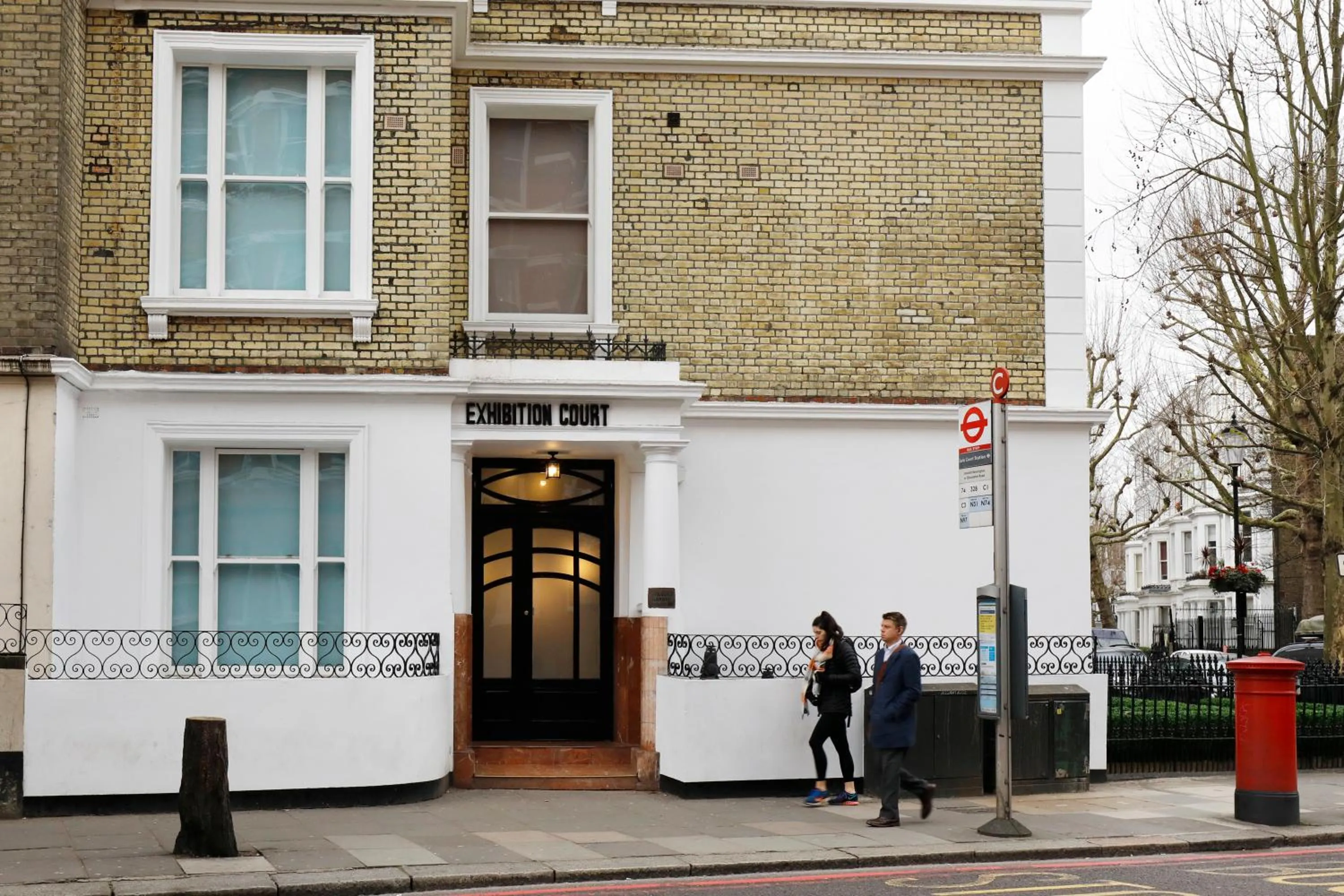 Facade/entrance in Kensington Stay