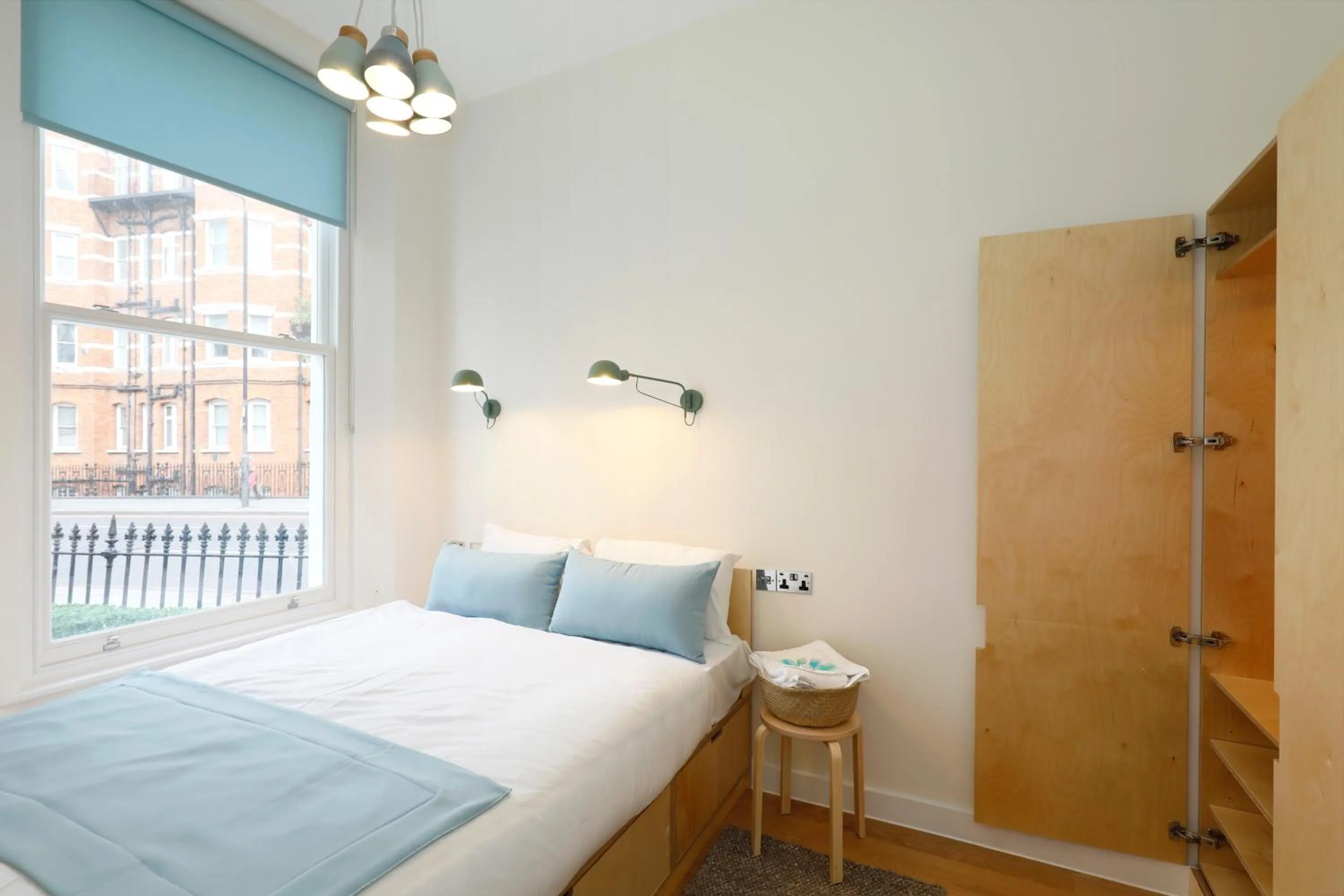 Bed in Kensington Stay