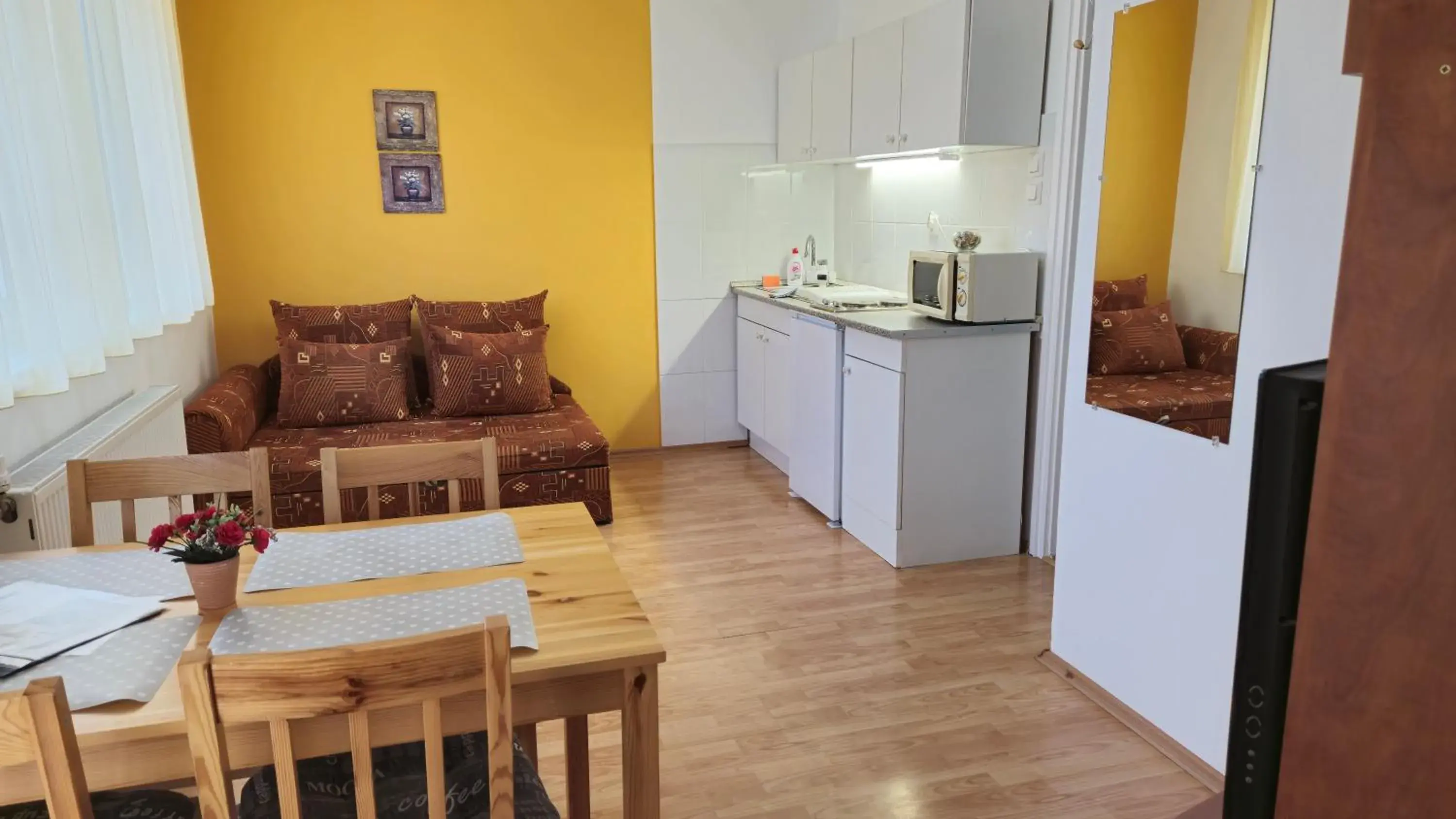 Apartment (4 Adults) in Roxanna Apartman Apartment (4 Adults) in Roxanna Apartman