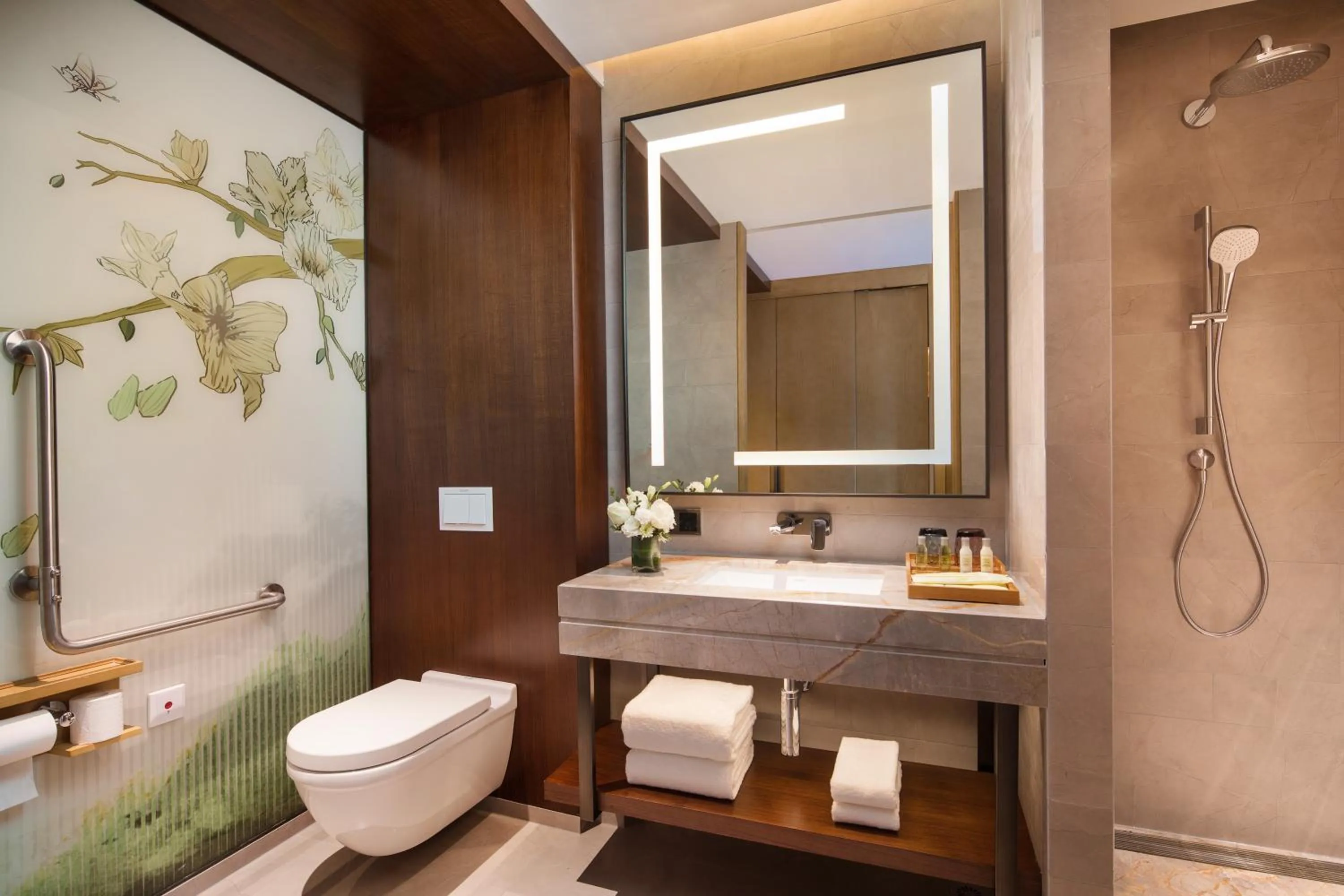 Toilet in Hilton Garden Inn Nujiang