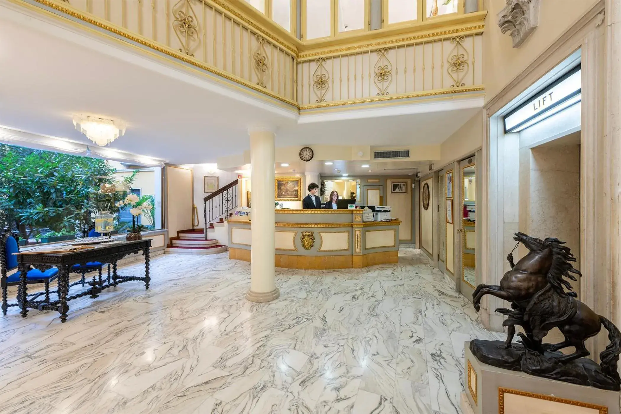 Facade/entrance in Majestic Toscanelli (centro storico) Facade/entrance in Majestic Toscanelli (centro storico)