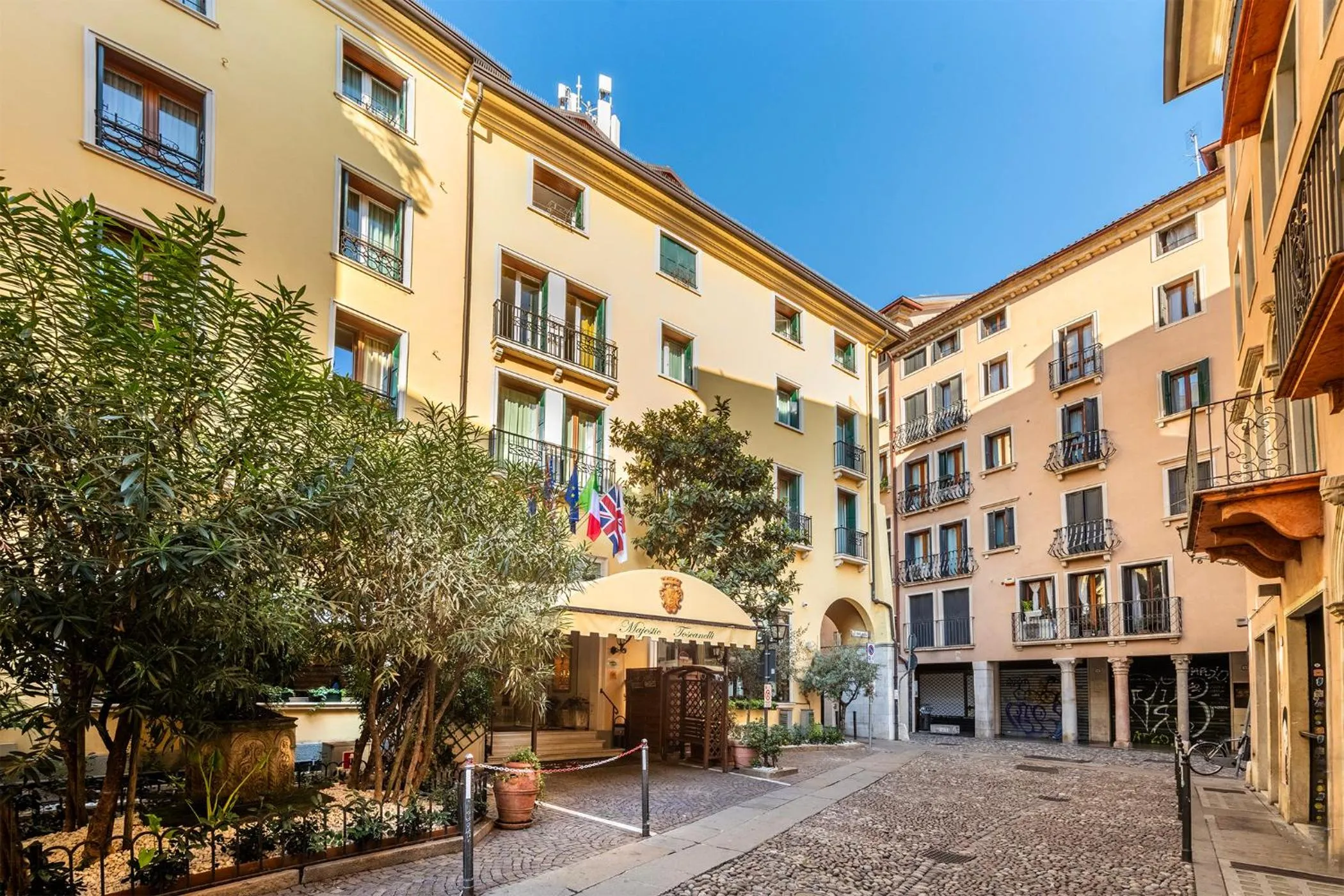 Property building in Majestic Toscanelli (centro storico)