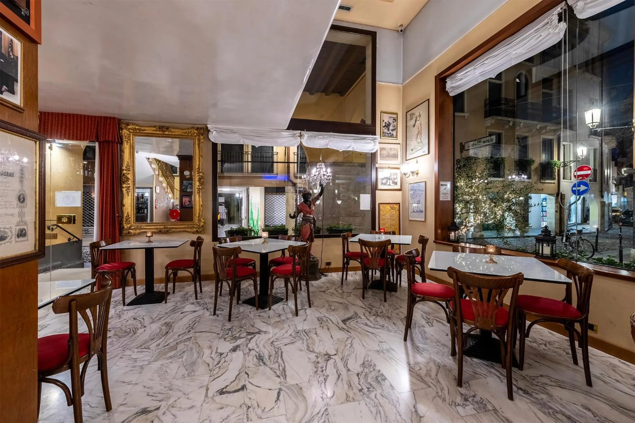 Restaurant/places to eat in Majestic Toscanelli (centro storico)