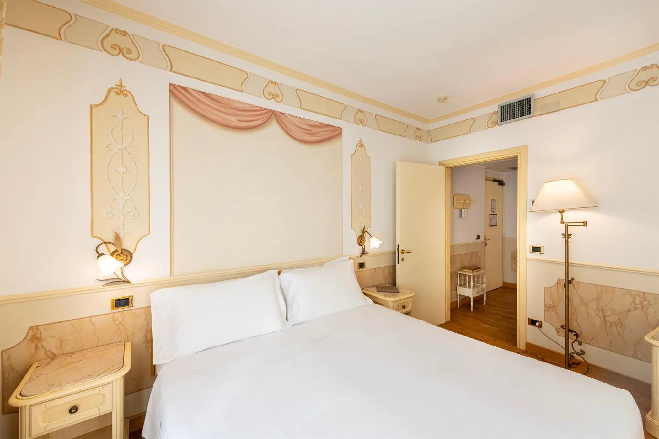 Bed in Majestic Toscanelli (centro storico)