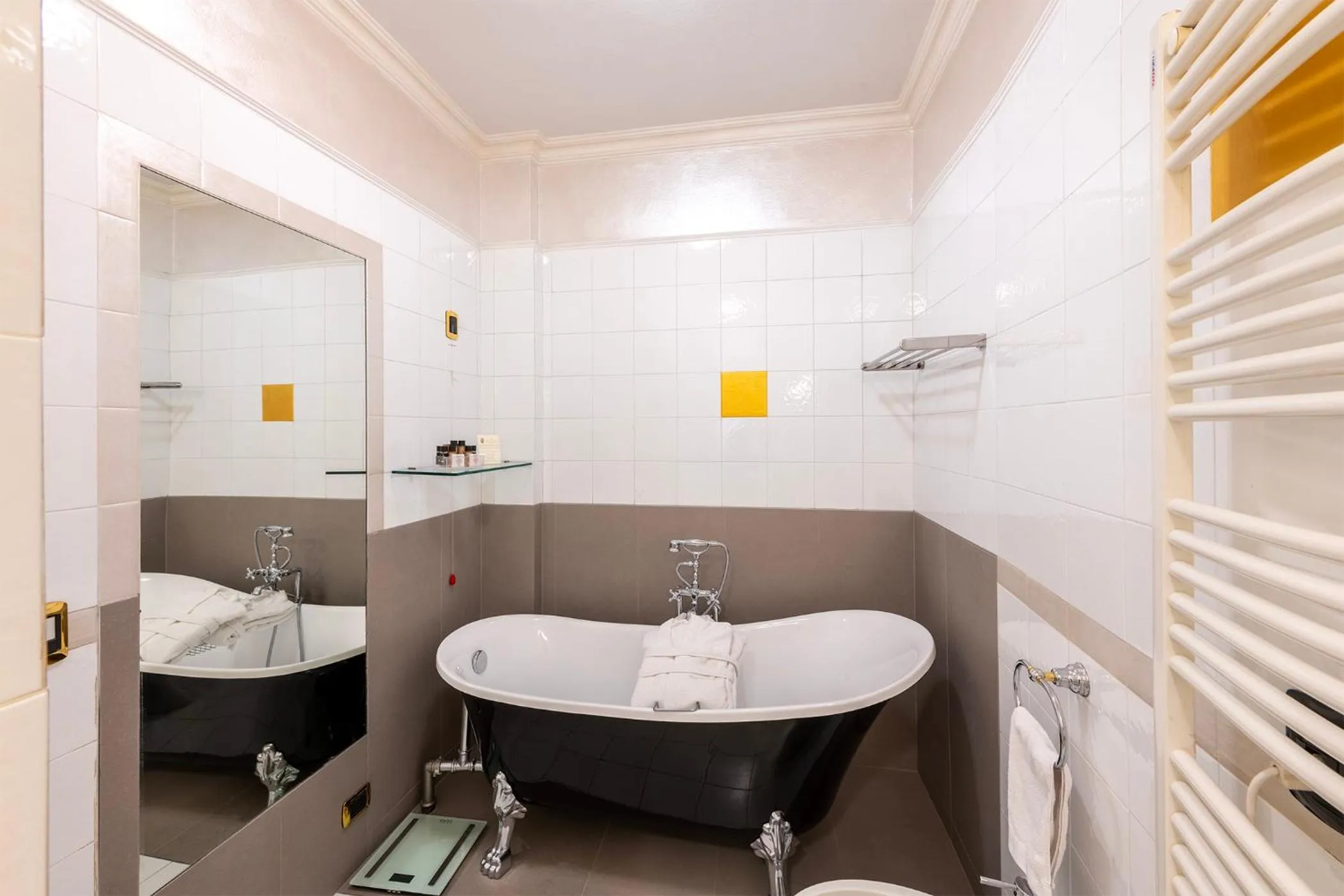 Bathroom in Majestic Toscanelli (centro storico)