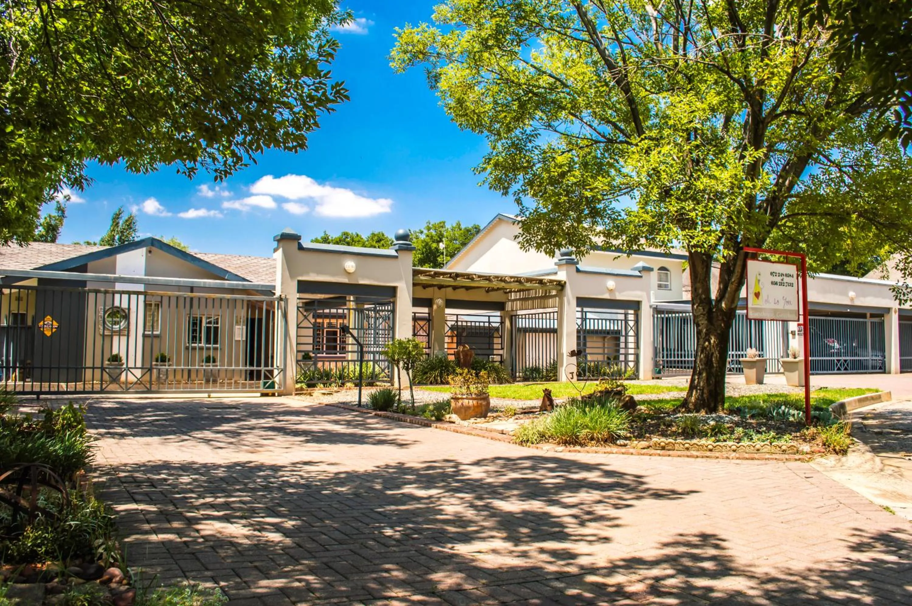 Property building in Oh So You Guesthouse