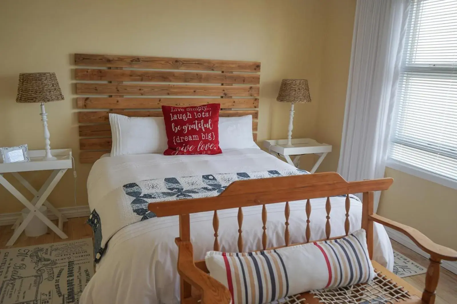 Deluxe Queen Room - single occupancy in Julsie's Home Deluxe Queen Room - single occupancy in Julsie's Home