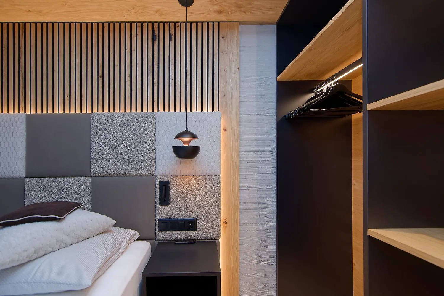 Photo of the whole room, Bed in Panorama Samnaun