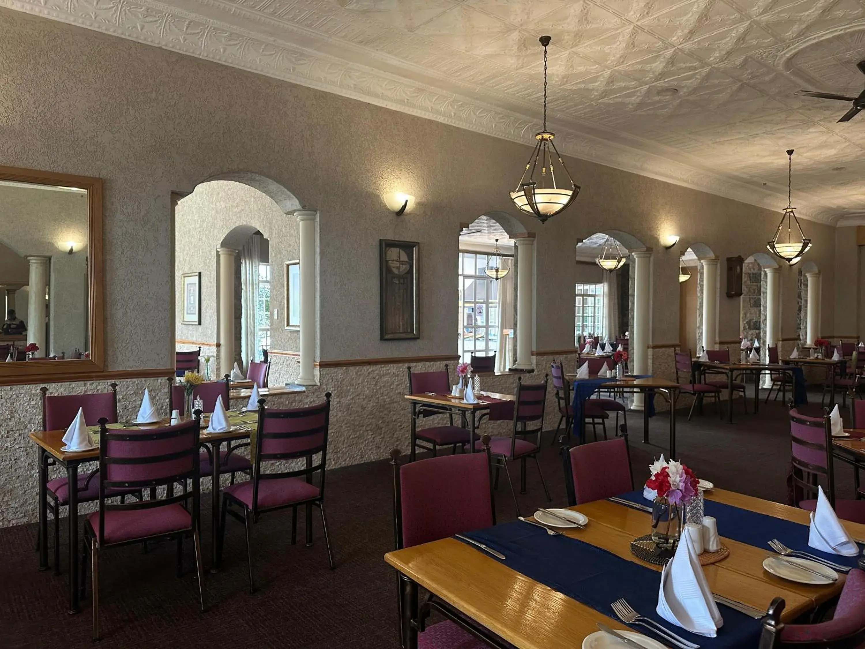 Restaurant/places to eat in Cathedral Peak Hotel Restaurant/places to eat in Cathedral Peak Hotel