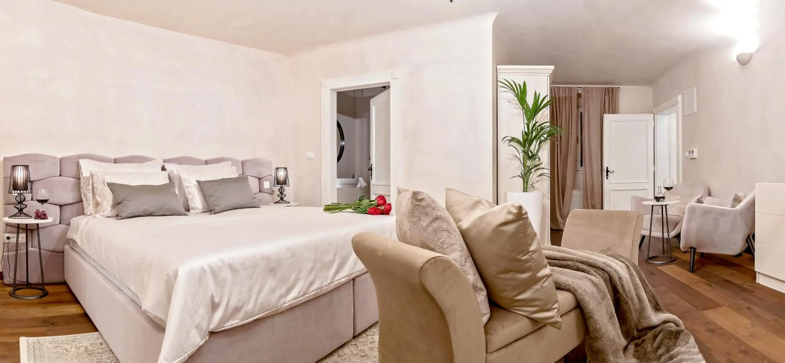 Photo of the whole room, Bed in Puteus Palace Heritage Hotel Photo of the whole room, Bed in Puteus Palace Heritage Hotel