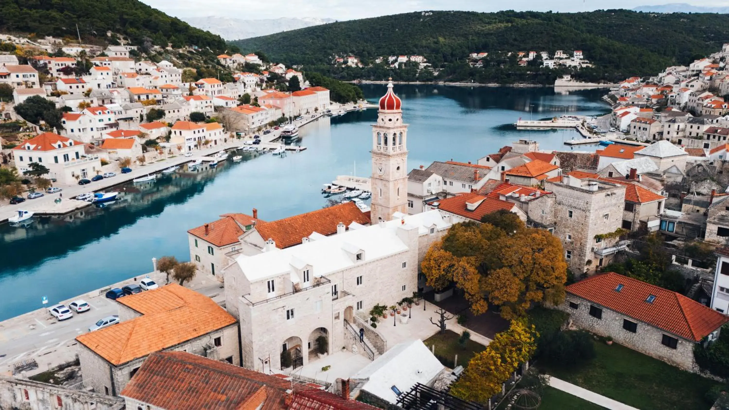Property building in Puteus Palace Heritage Hotel Property building in Puteus Palace Heritage Hotel