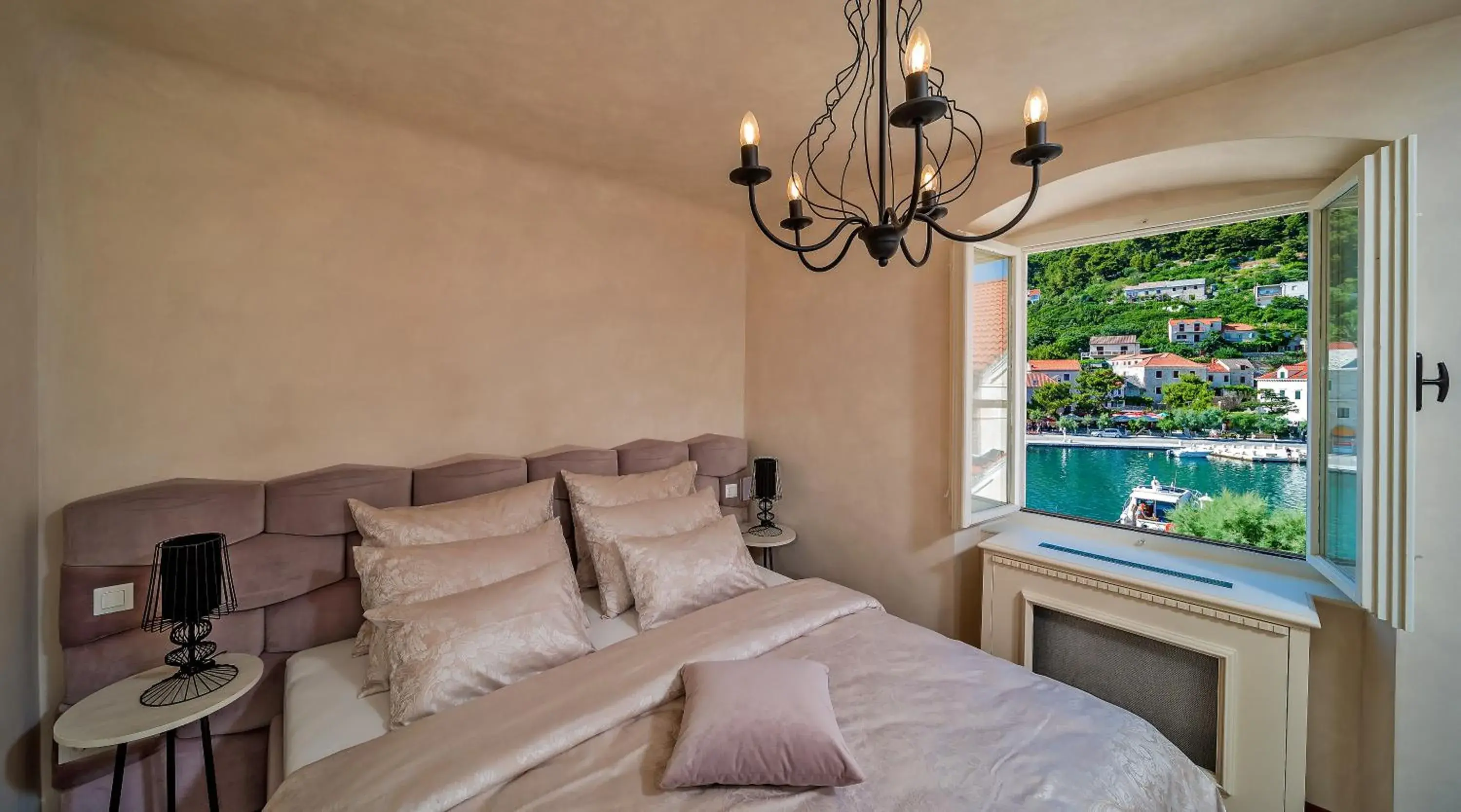 Photo of the whole room, Bed in Puteus Palace Heritage Hotel Photo of the whole room, Bed in Puteus Palace Heritage Hotel