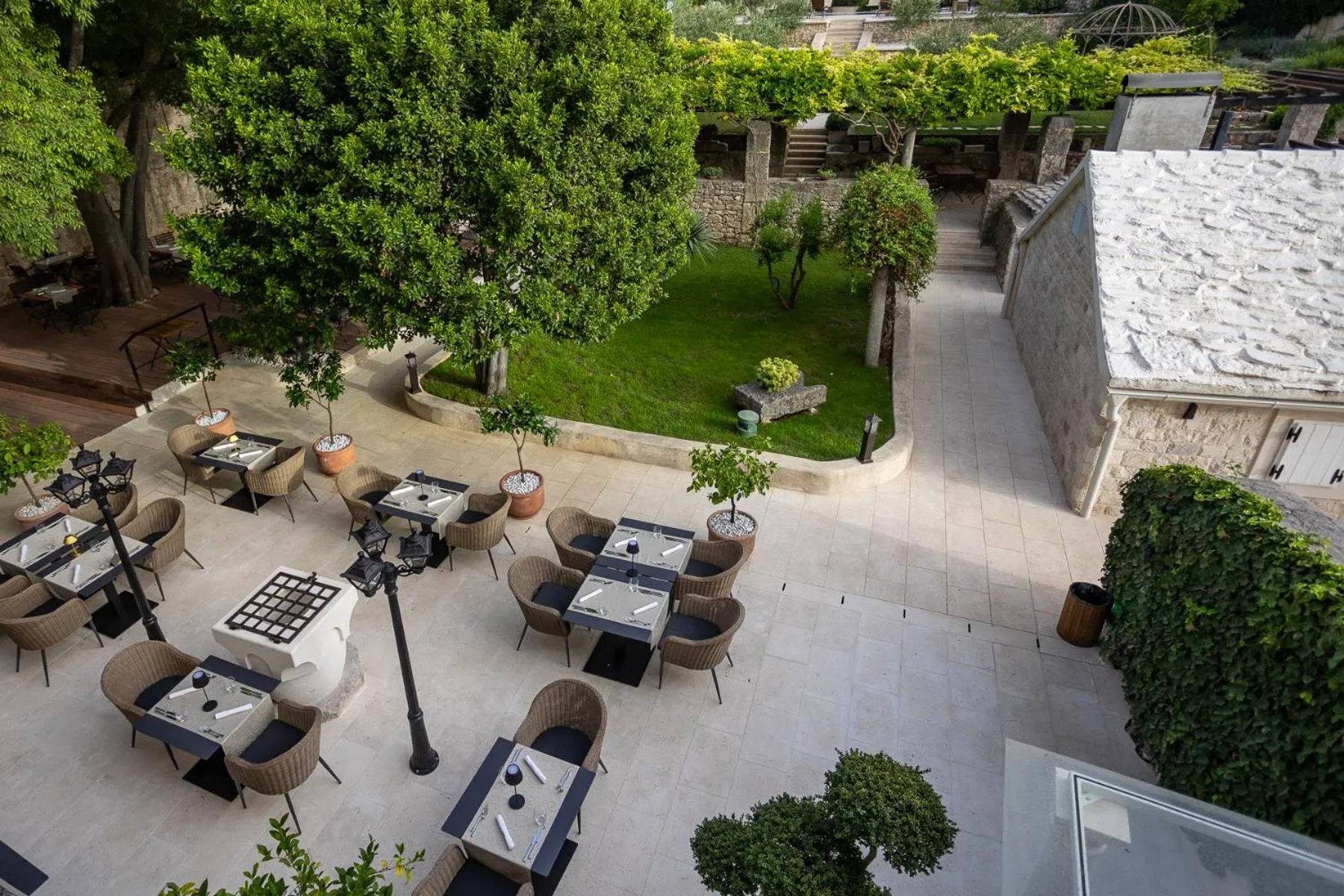 Restaurant/places to eat in Puteus Palace Heritage Hotel