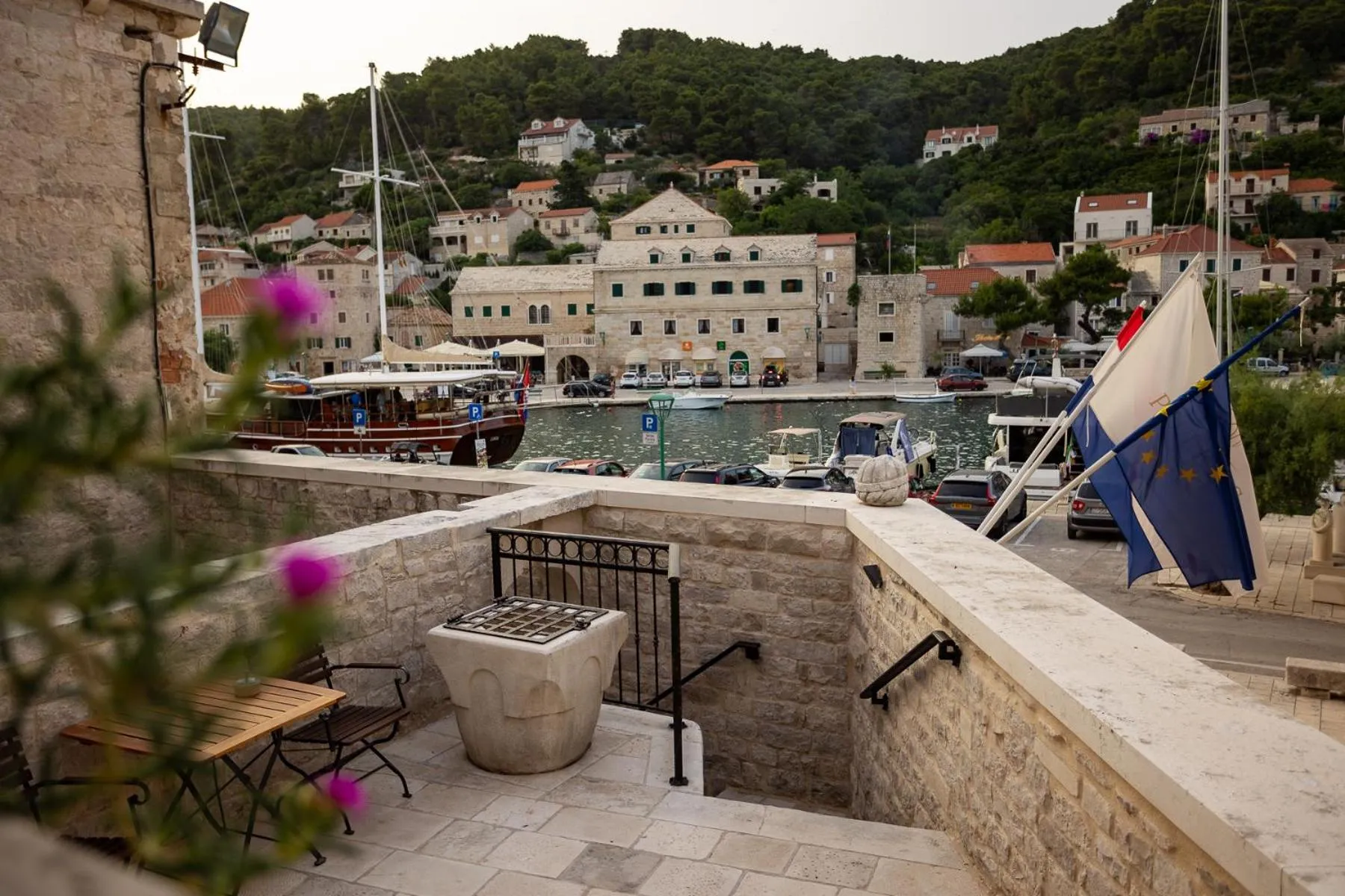 Facade/entrance in Puteus Palace Heritage Hotel