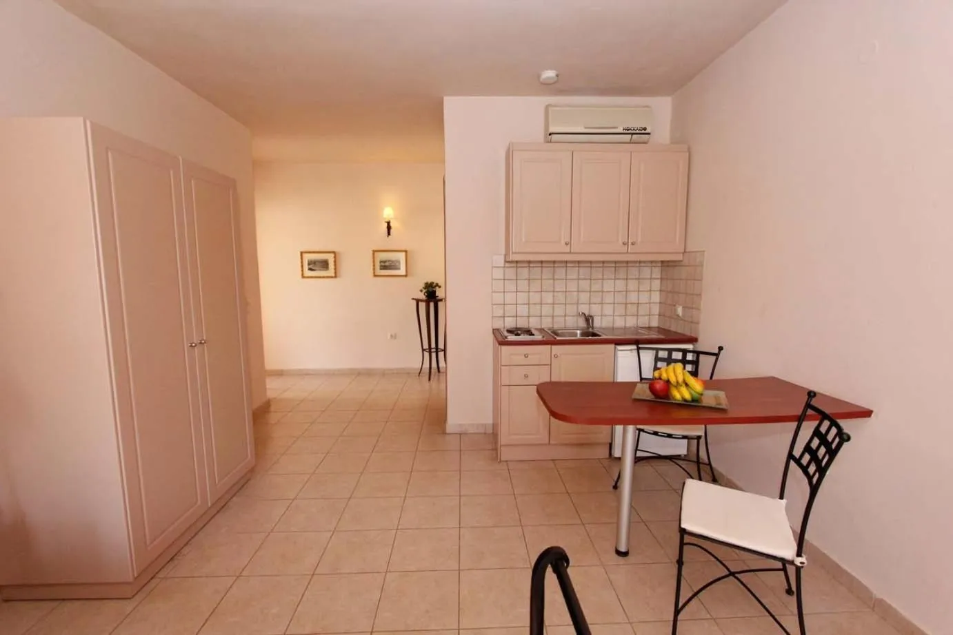 Dining area in Lambrinos Suites