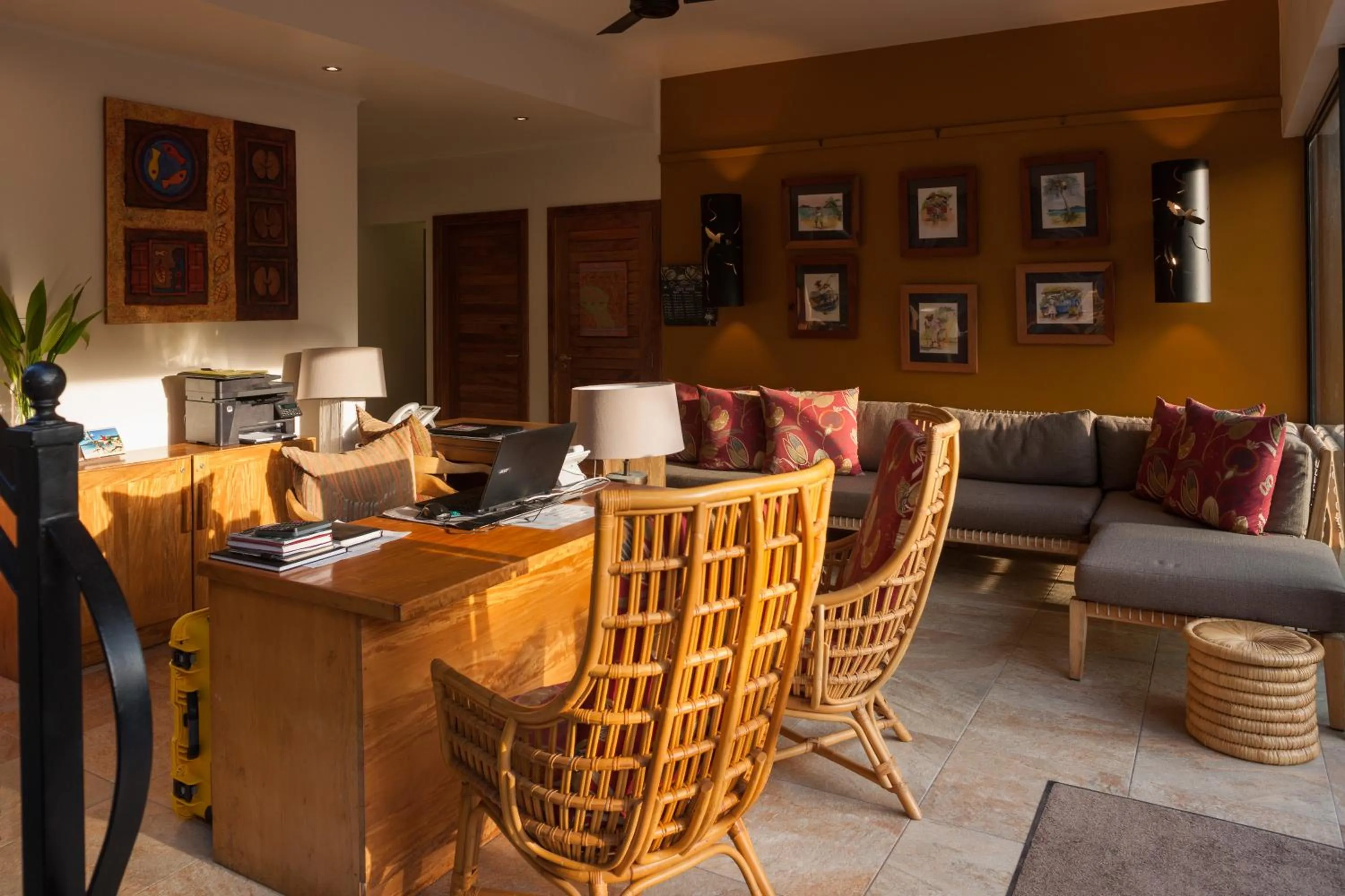 Lobby or reception in Le Repaire - Boutique Hotel & Restaurant