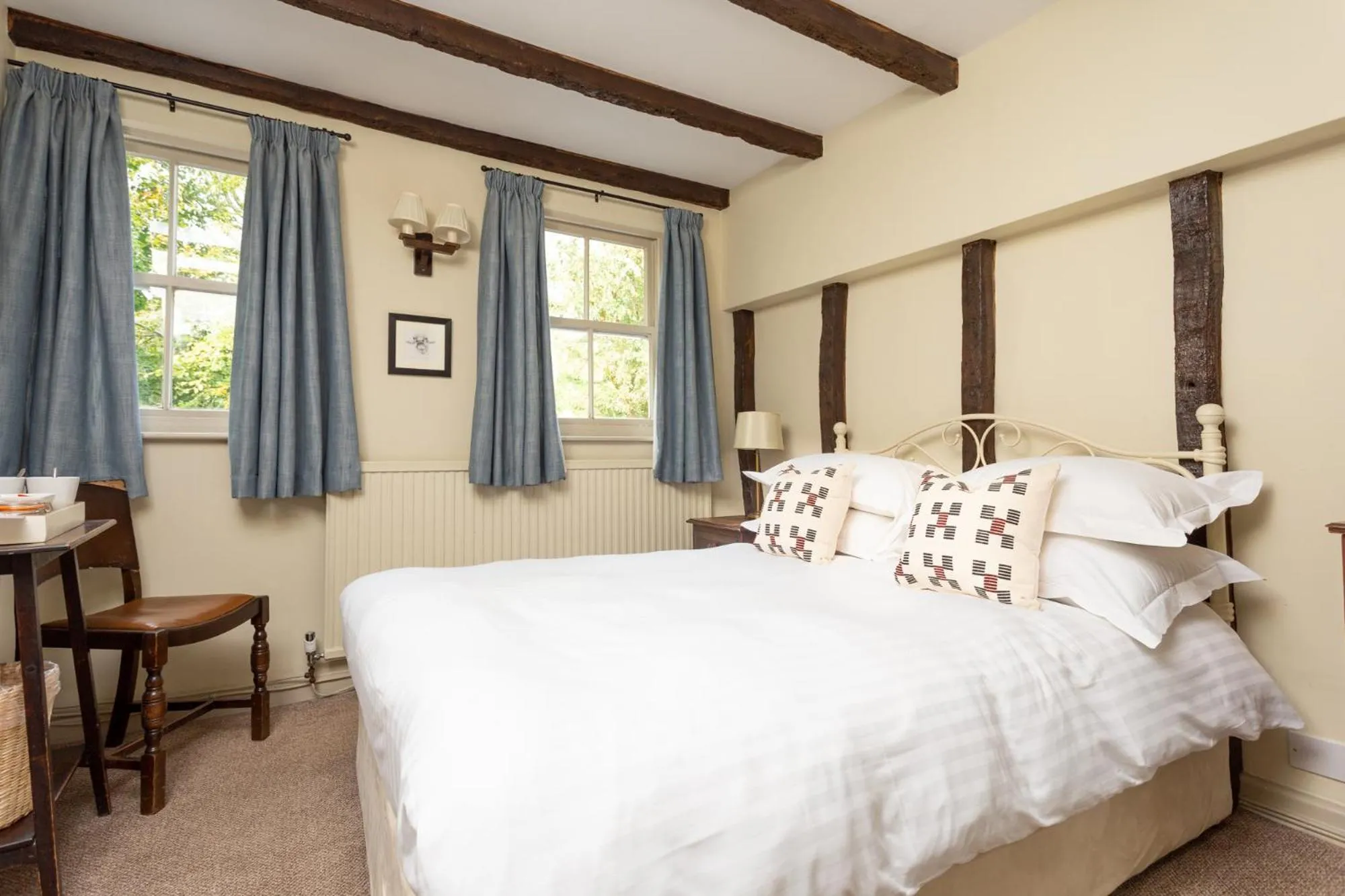 Bedroom, Bed in Castle Inn