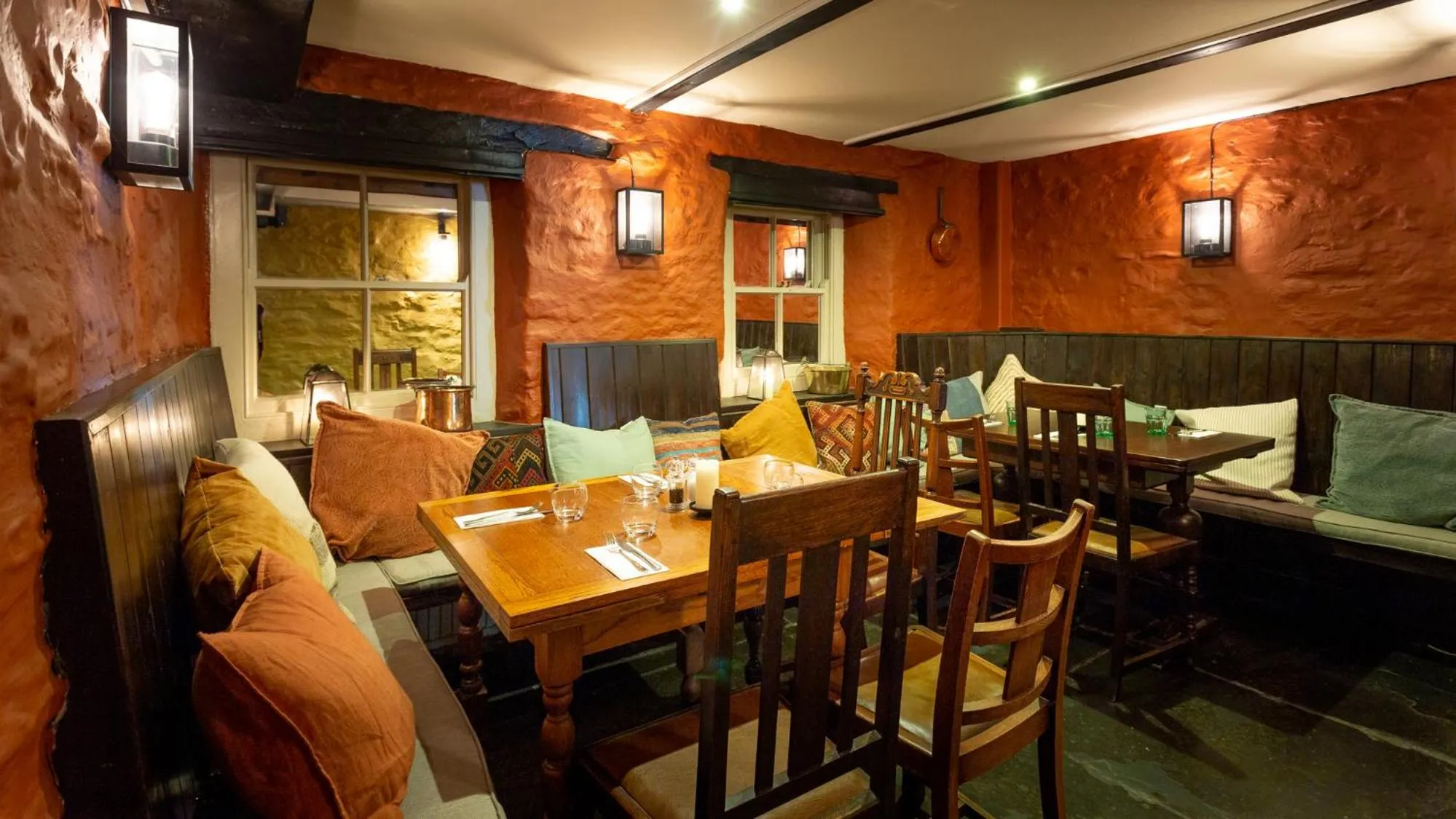 Restaurant/places to eat in Castle Inn