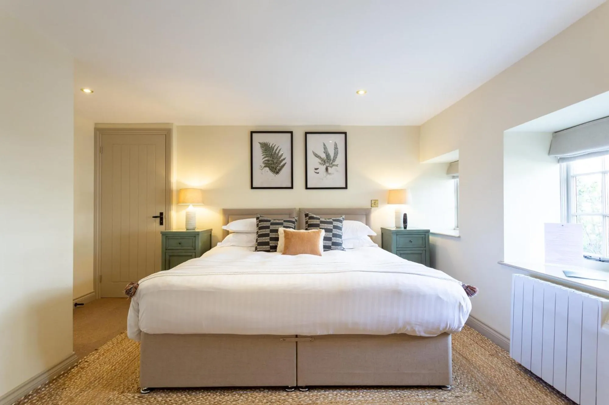 Photo of the whole room, Bed in Castle Inn