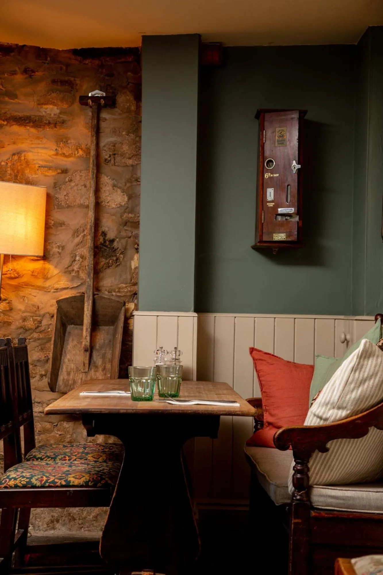 Restaurant/places to eat in Castle Inn