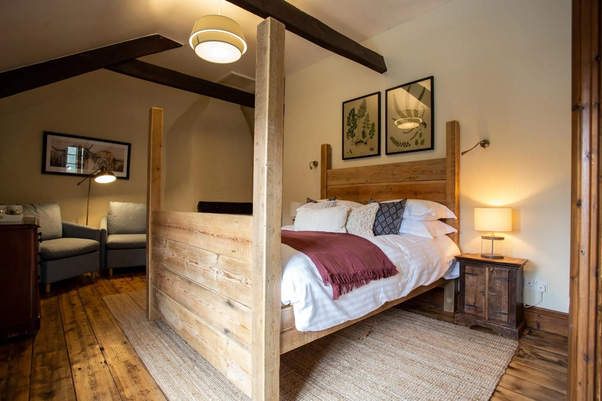 Photo of the whole room, Bed in Castle Inn