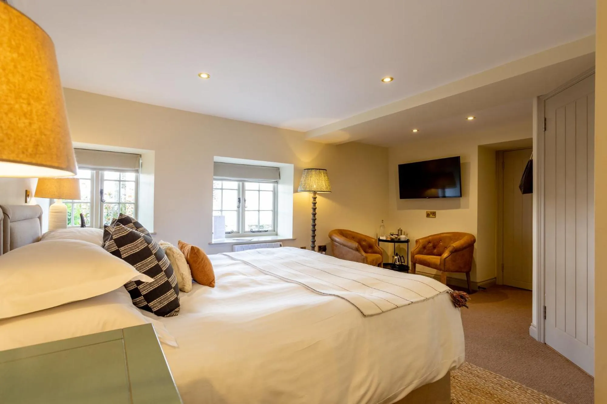 Photo of the whole room, Bed in Castle Inn