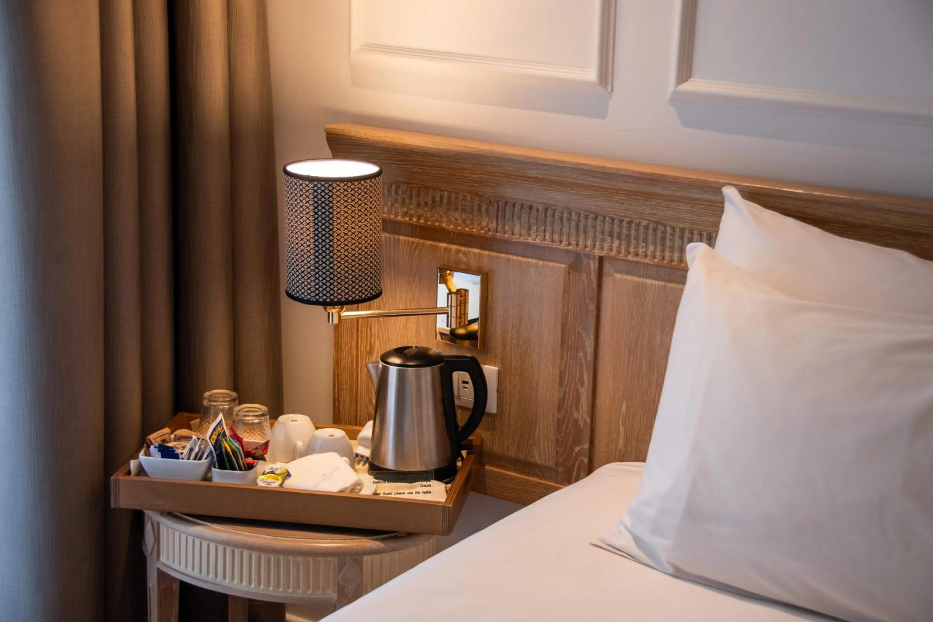 Bedroom, Bed in Ambassador Palace Hotel