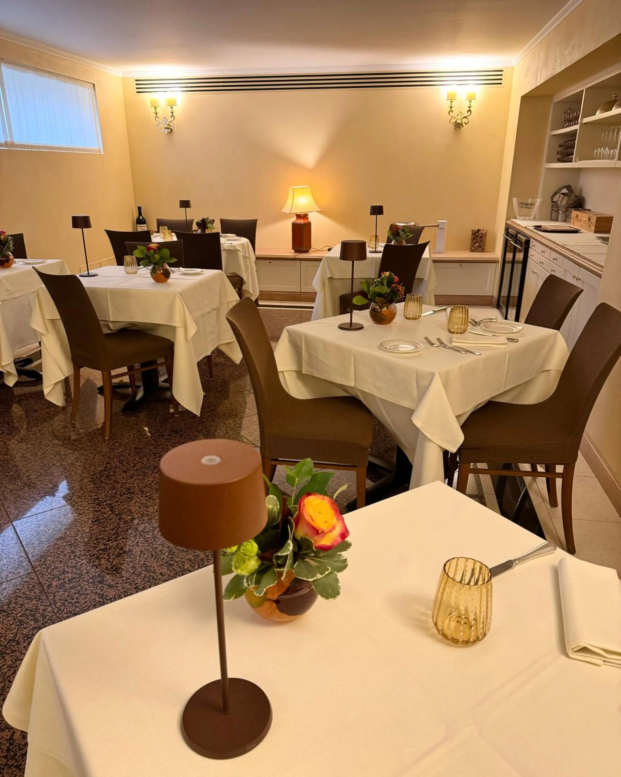 Restaurant/places to eat in Ambassador Palace Hotel