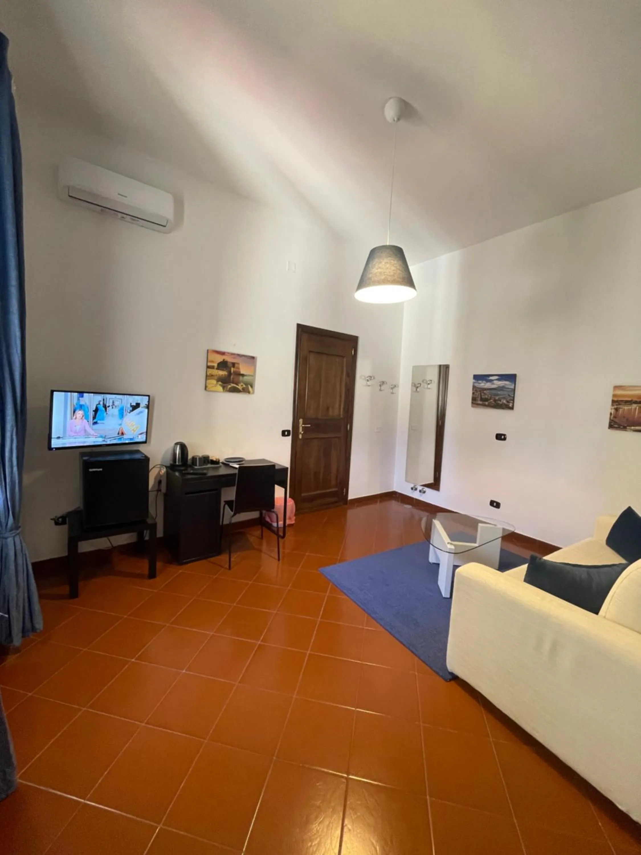 Bedroom in Dante Rooms