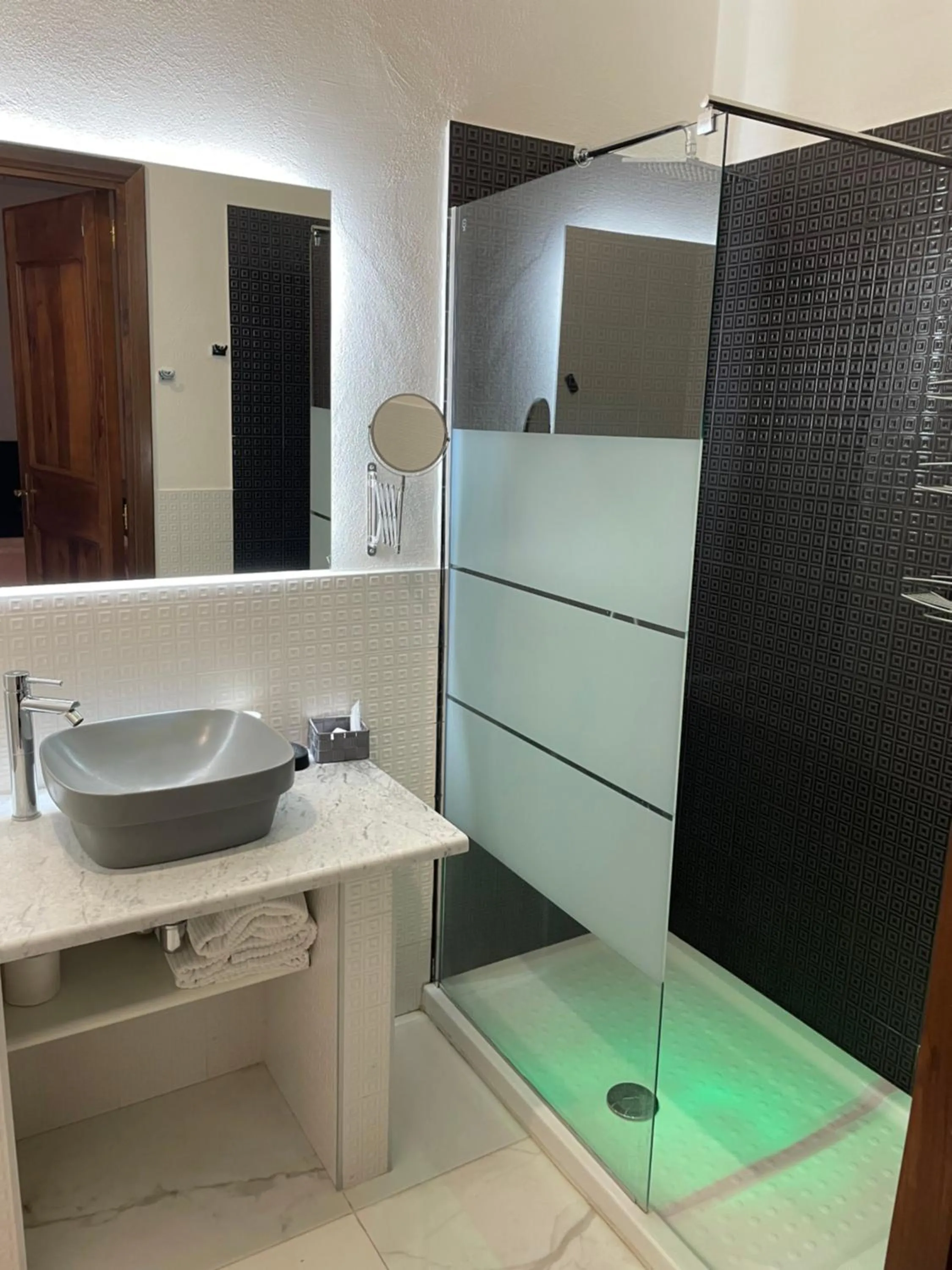 Shower in Dante Rooms