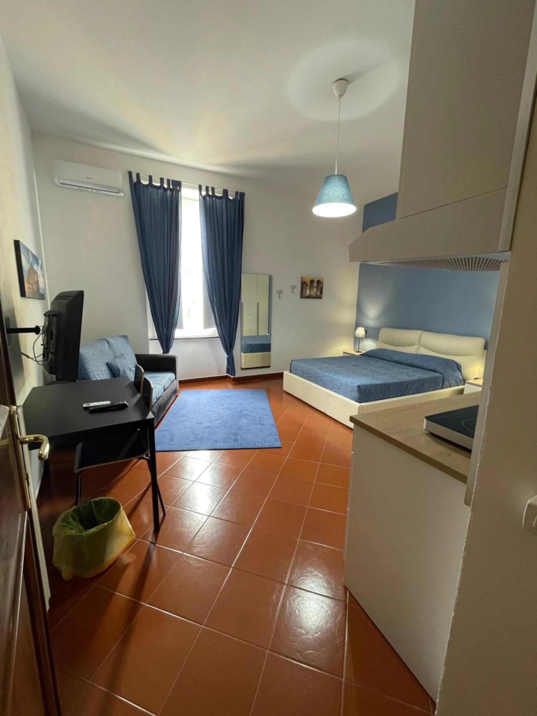 Bedroom in Dante Rooms