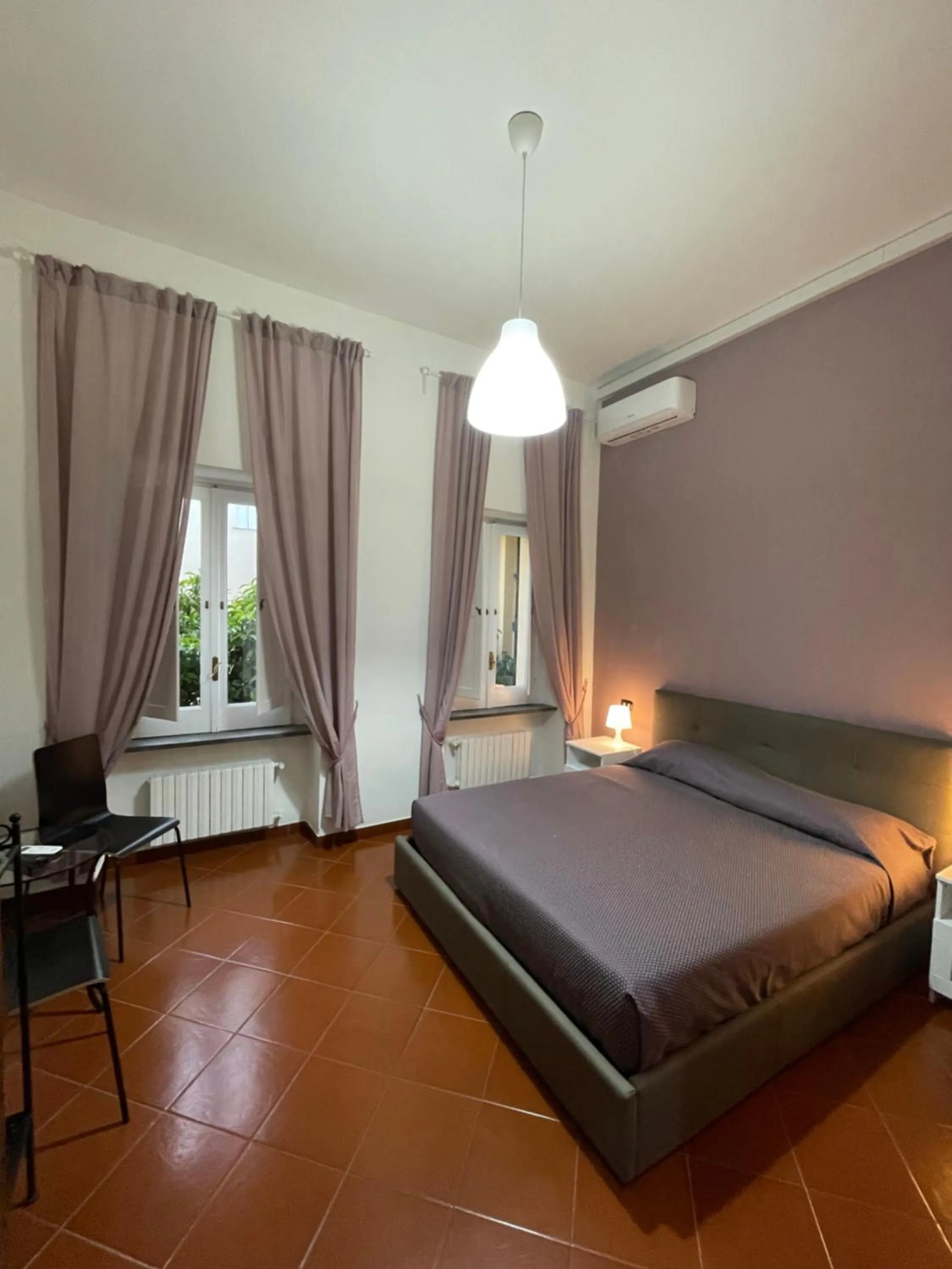 Bedroom, Bed in Dante Rooms