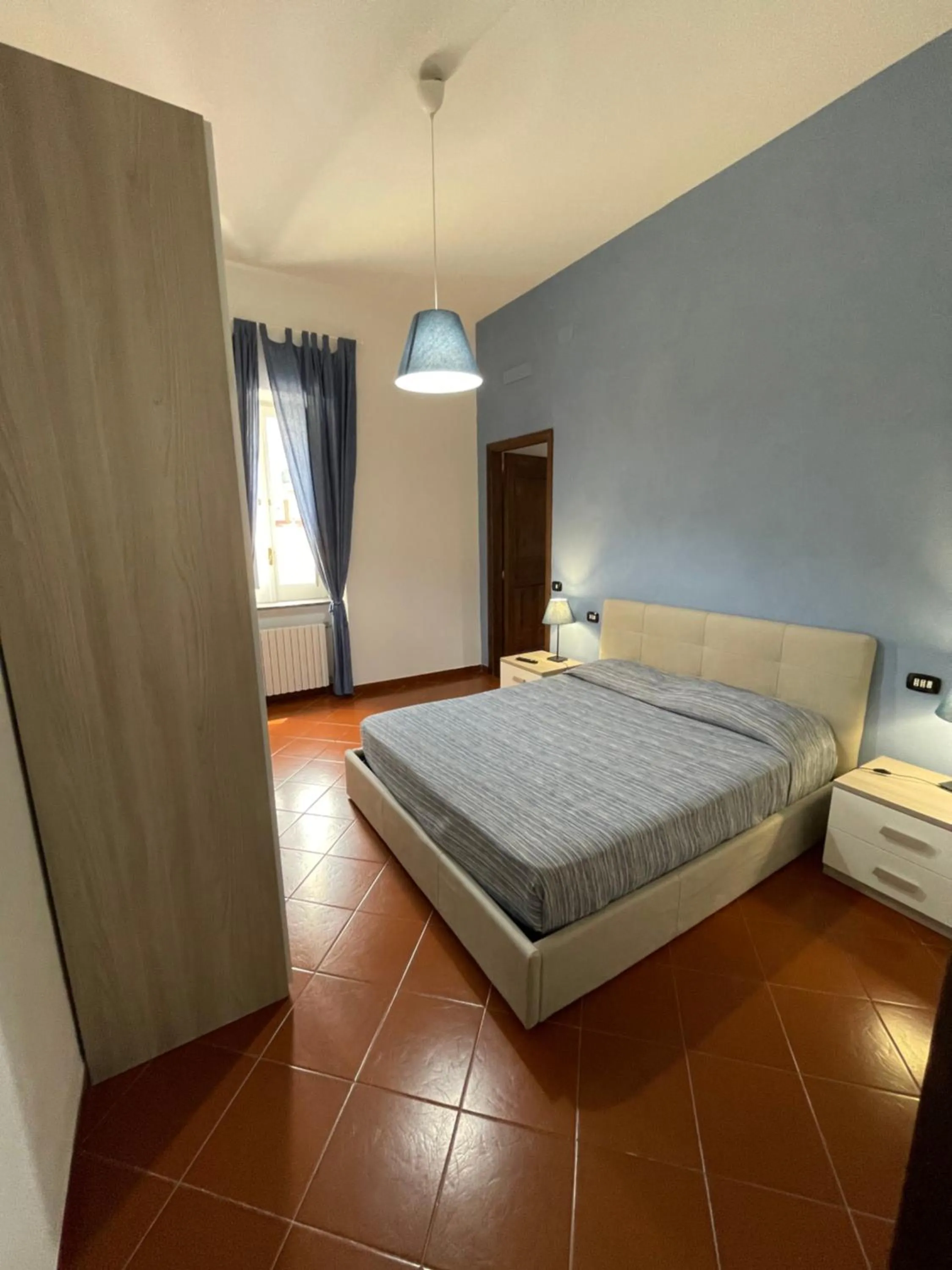 air conditioner, Bed in Dante Rooms