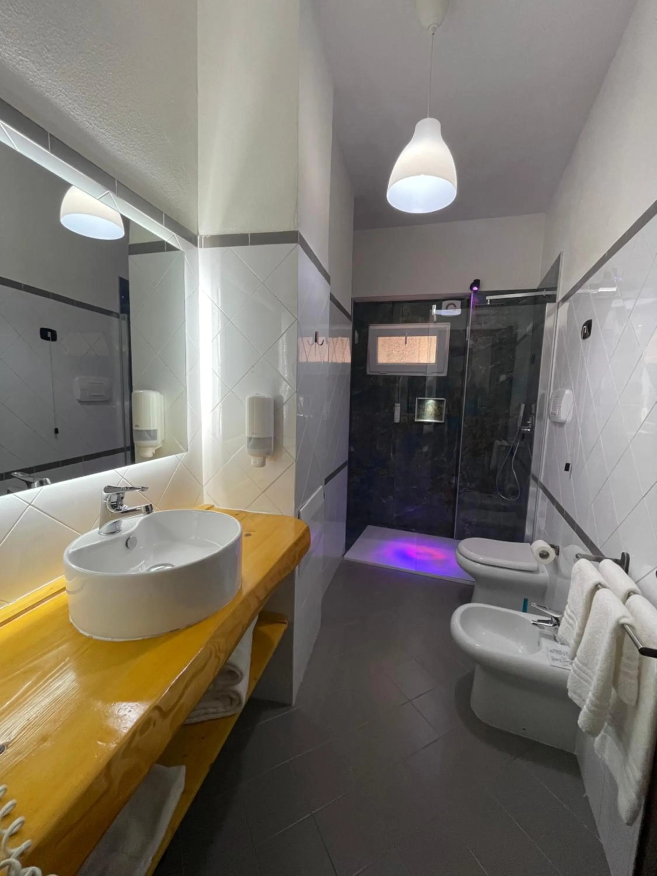 Bathroom in Dante Rooms