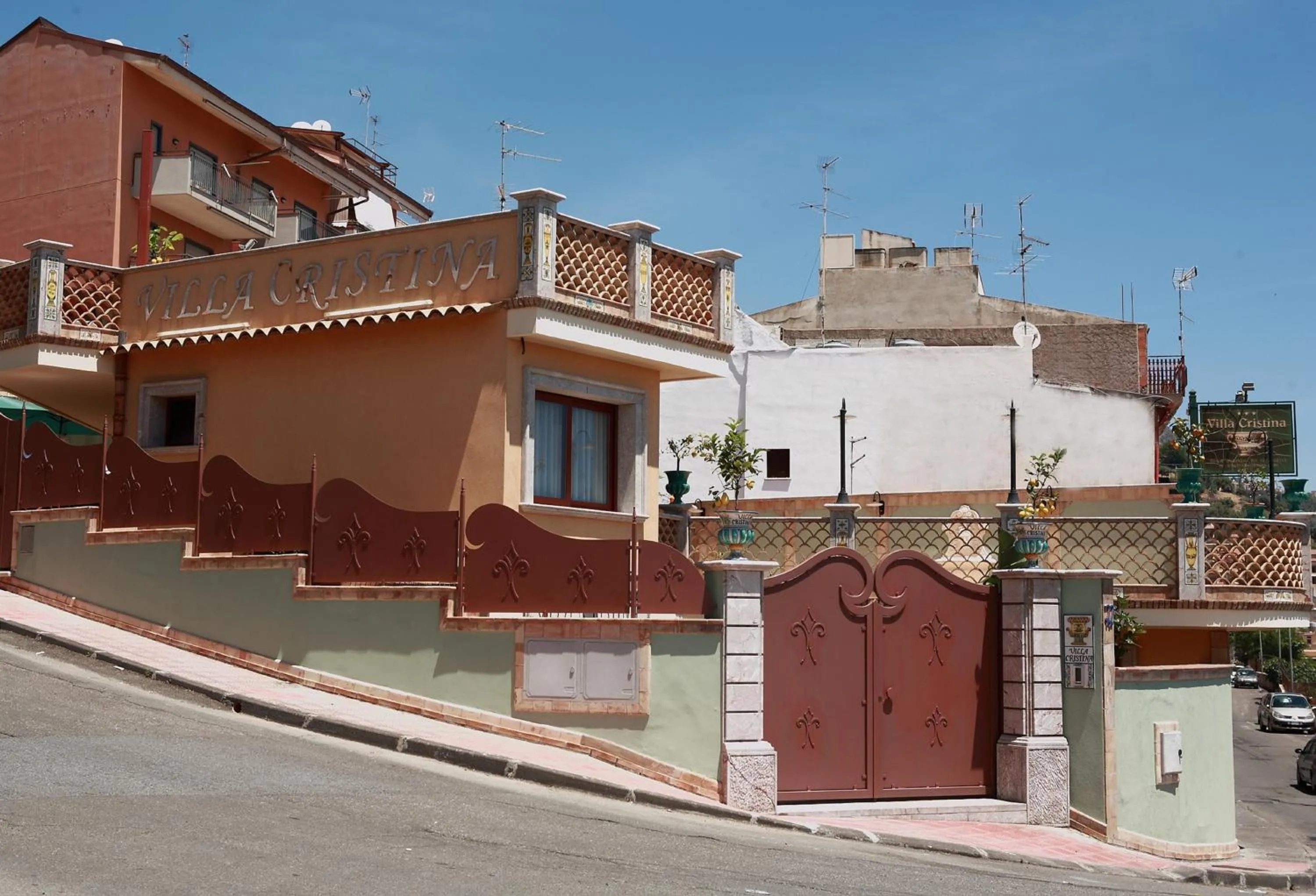 Facade/entrance in Villa Cristina