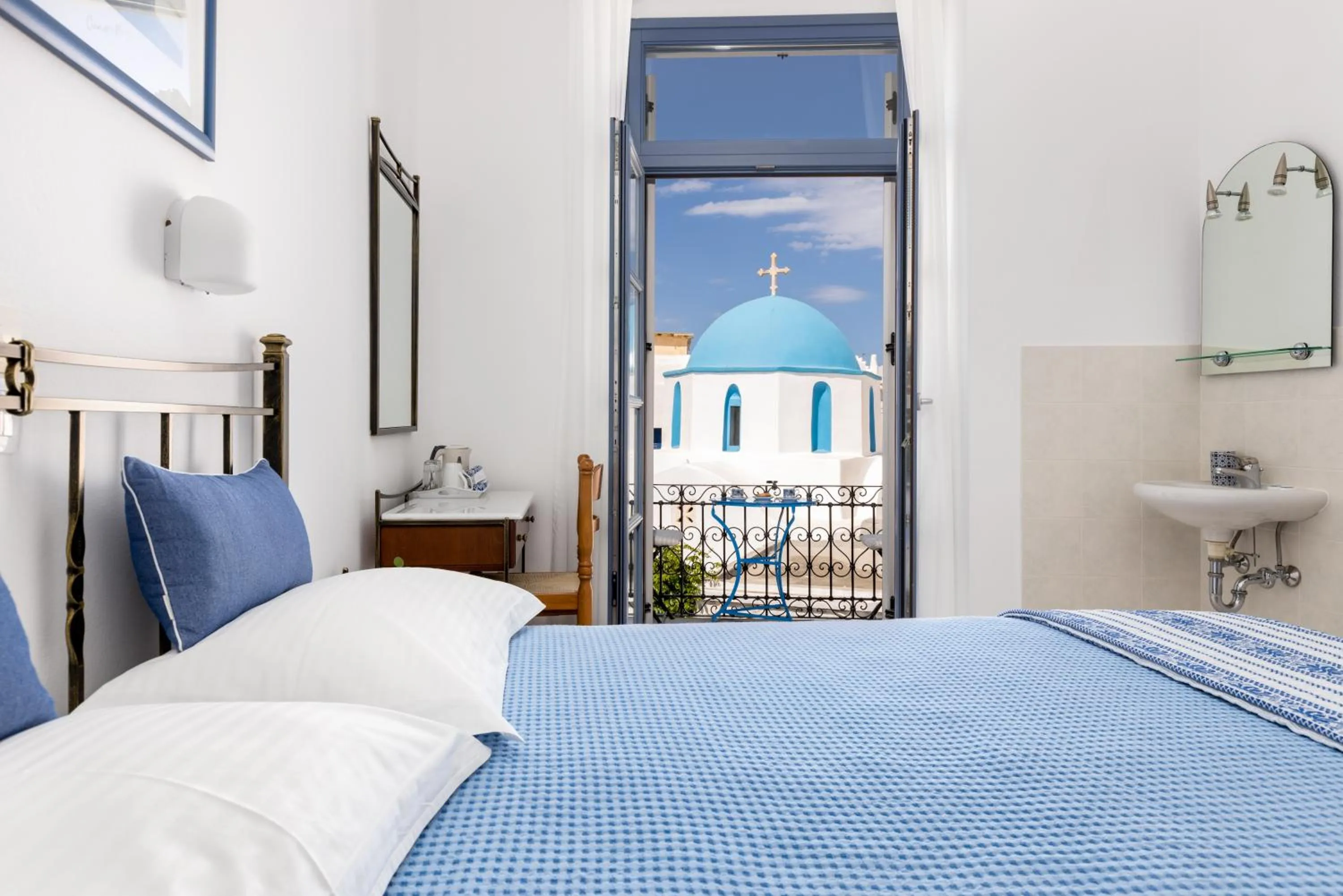 Photo of the whole room, Bed in Hotel Dina