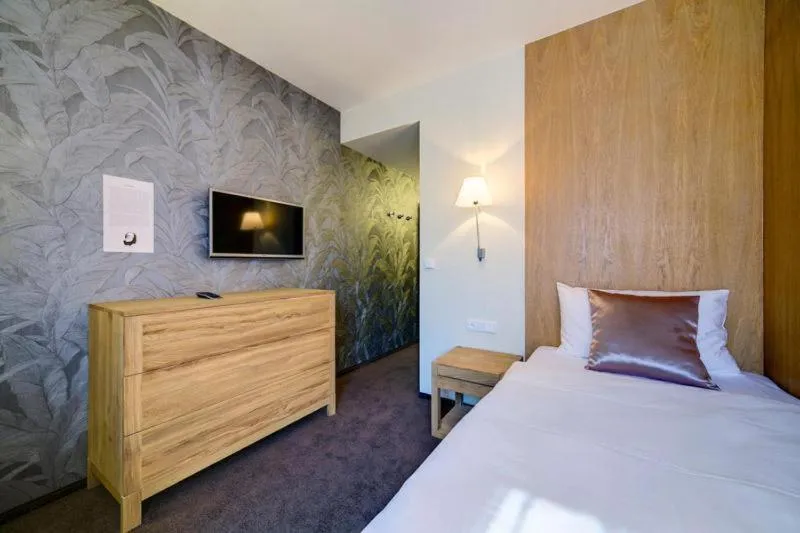 Bed in Hotel Restaurant Darwin