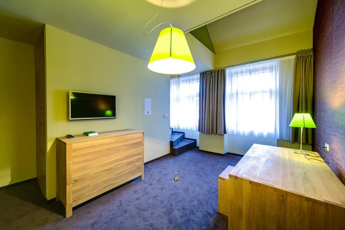 Bed in Hotel Restaurant Darwin