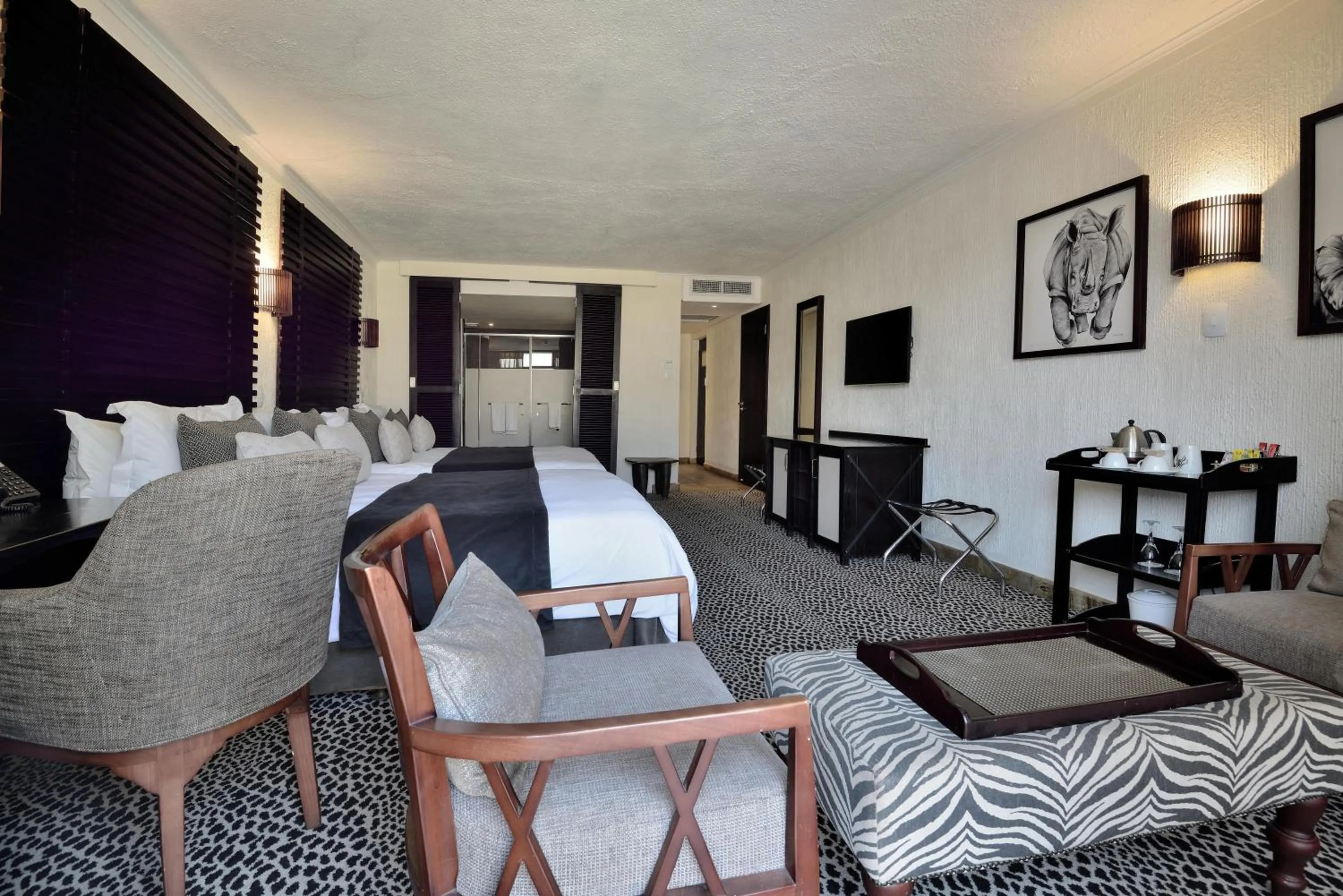 Photo of the whole room in Bakubung Bush Lodge