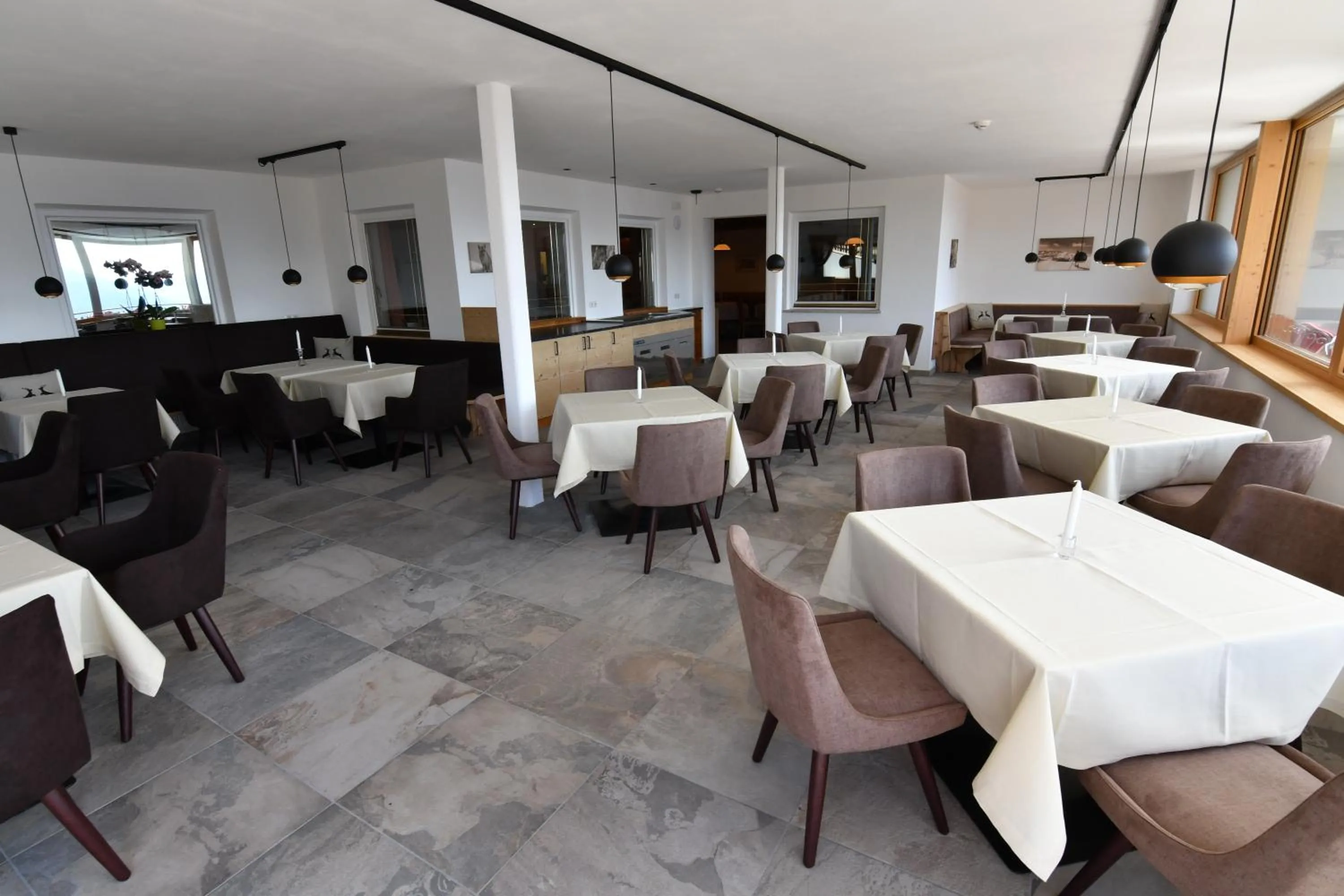 Restaurant/places to eat in Hotel Kristall