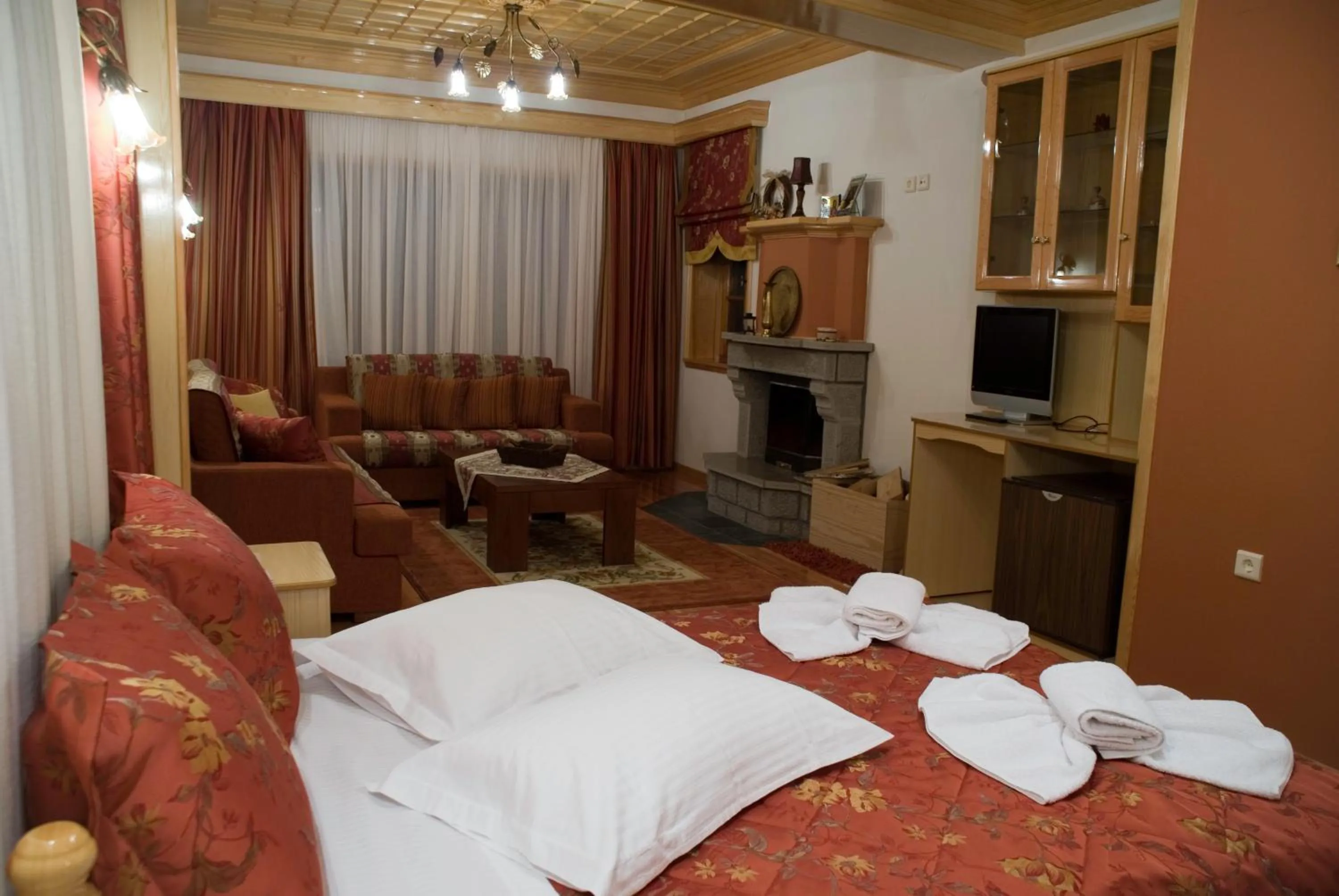 Photo of the whole room, Bed in Asteri Metsovou