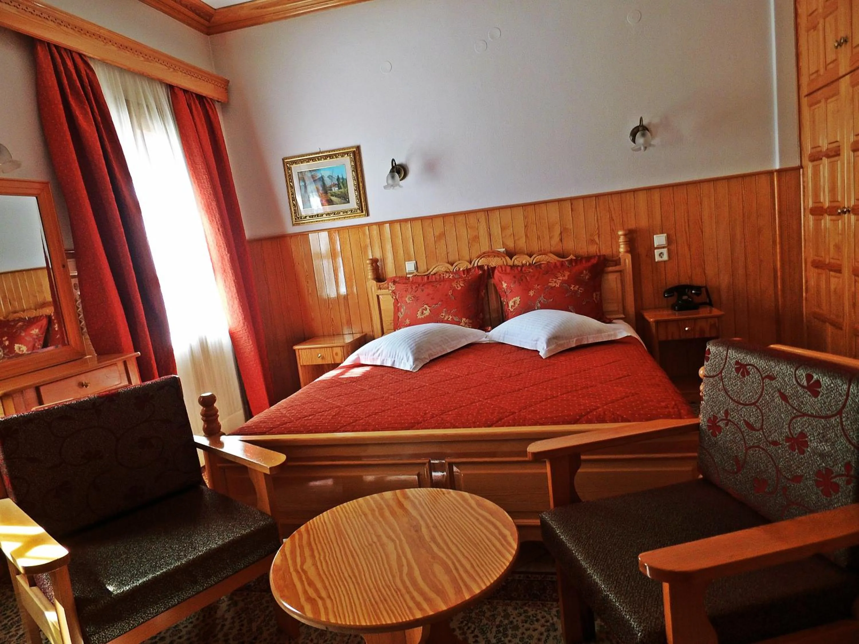 Photo of the whole room, Bed in Asteri Metsovou