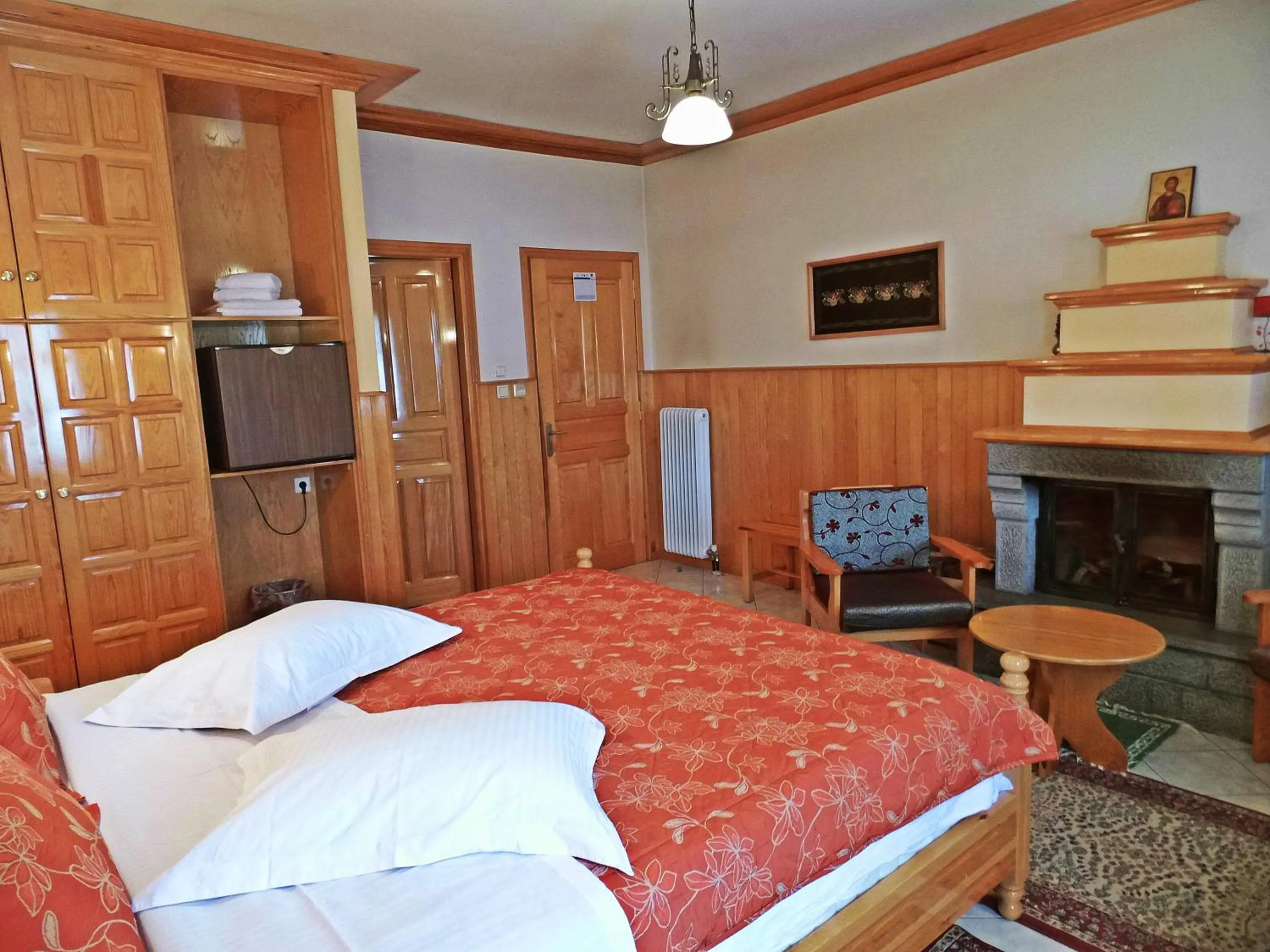 Photo of the whole room, Bed in Asteri Metsovou