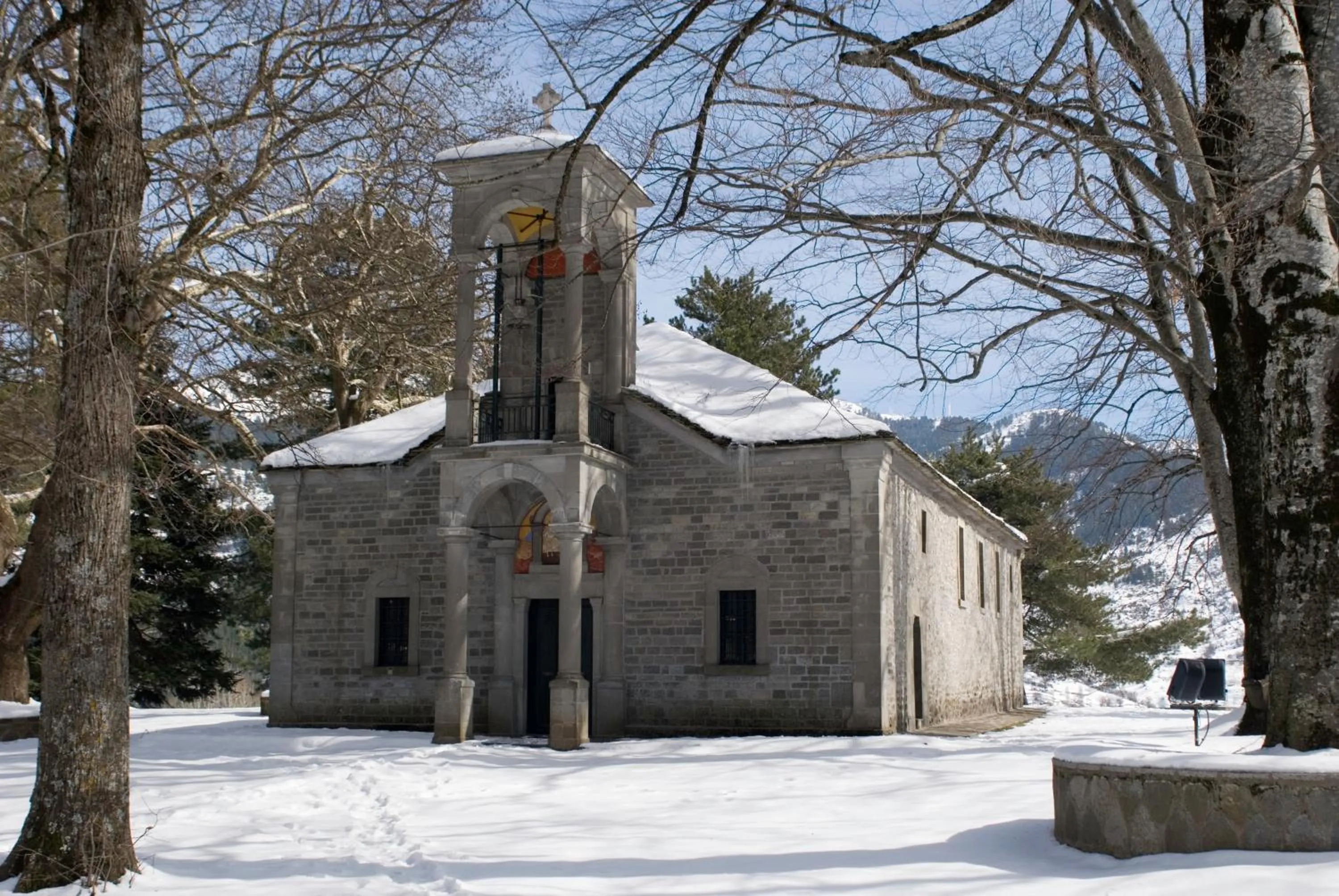 Property building in Asteri Metsovou