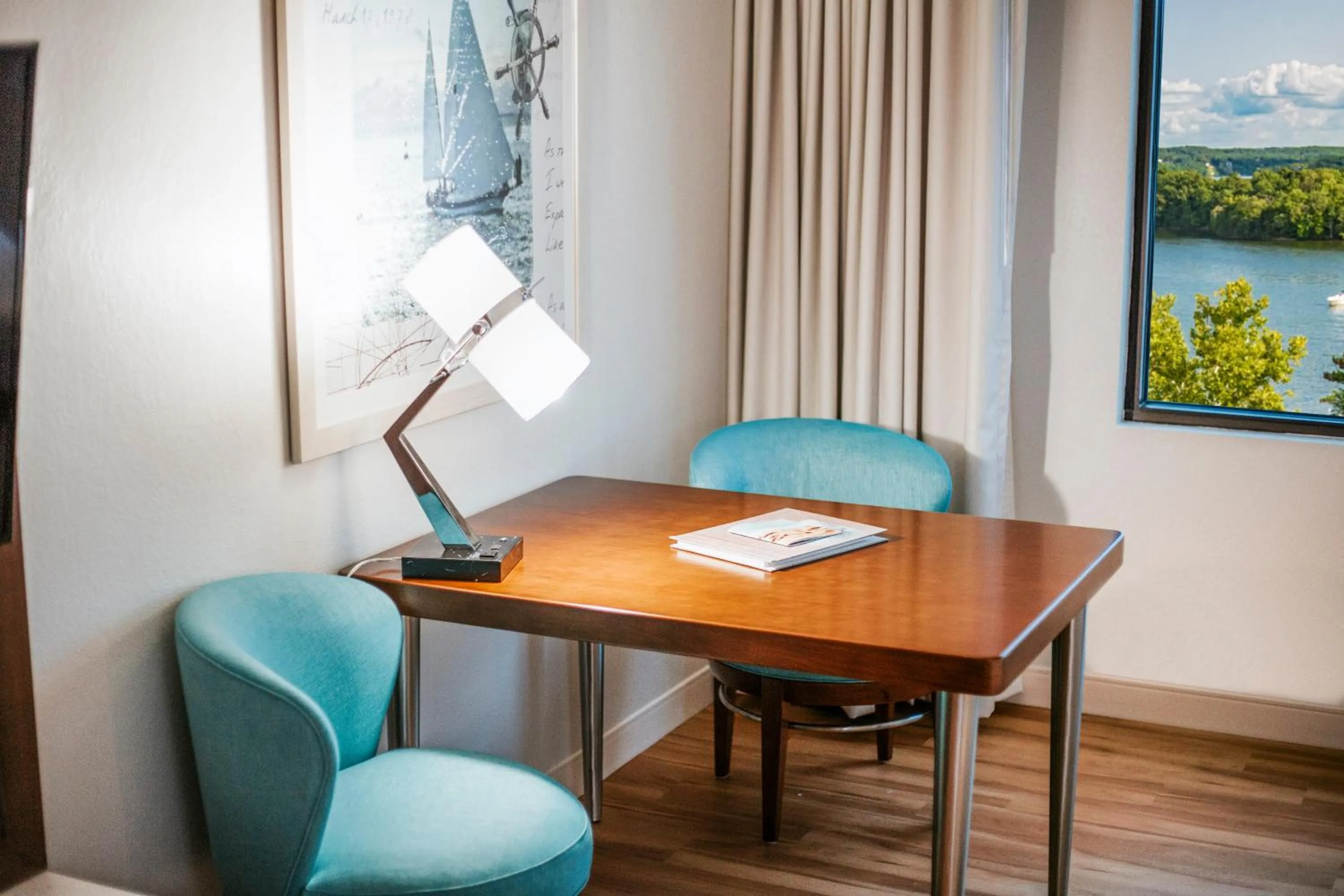 Seating area in Margaritaville Lake Resort Lake of the Ozarks