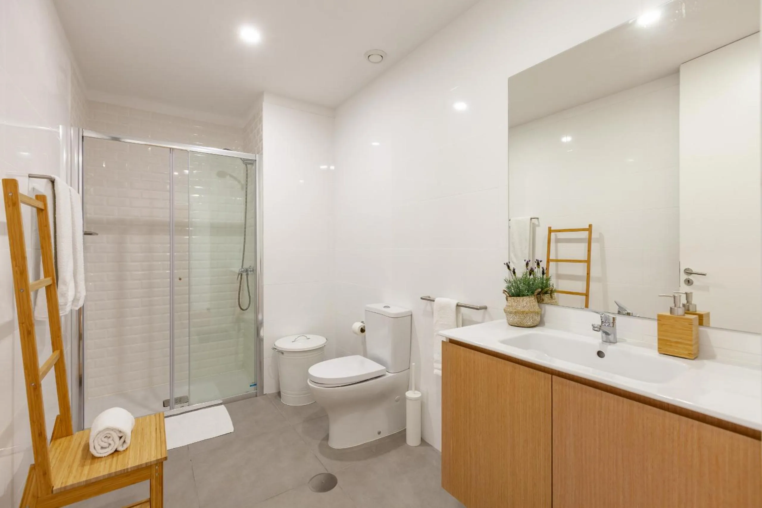 Bathroom in Oporto Palace Apartments