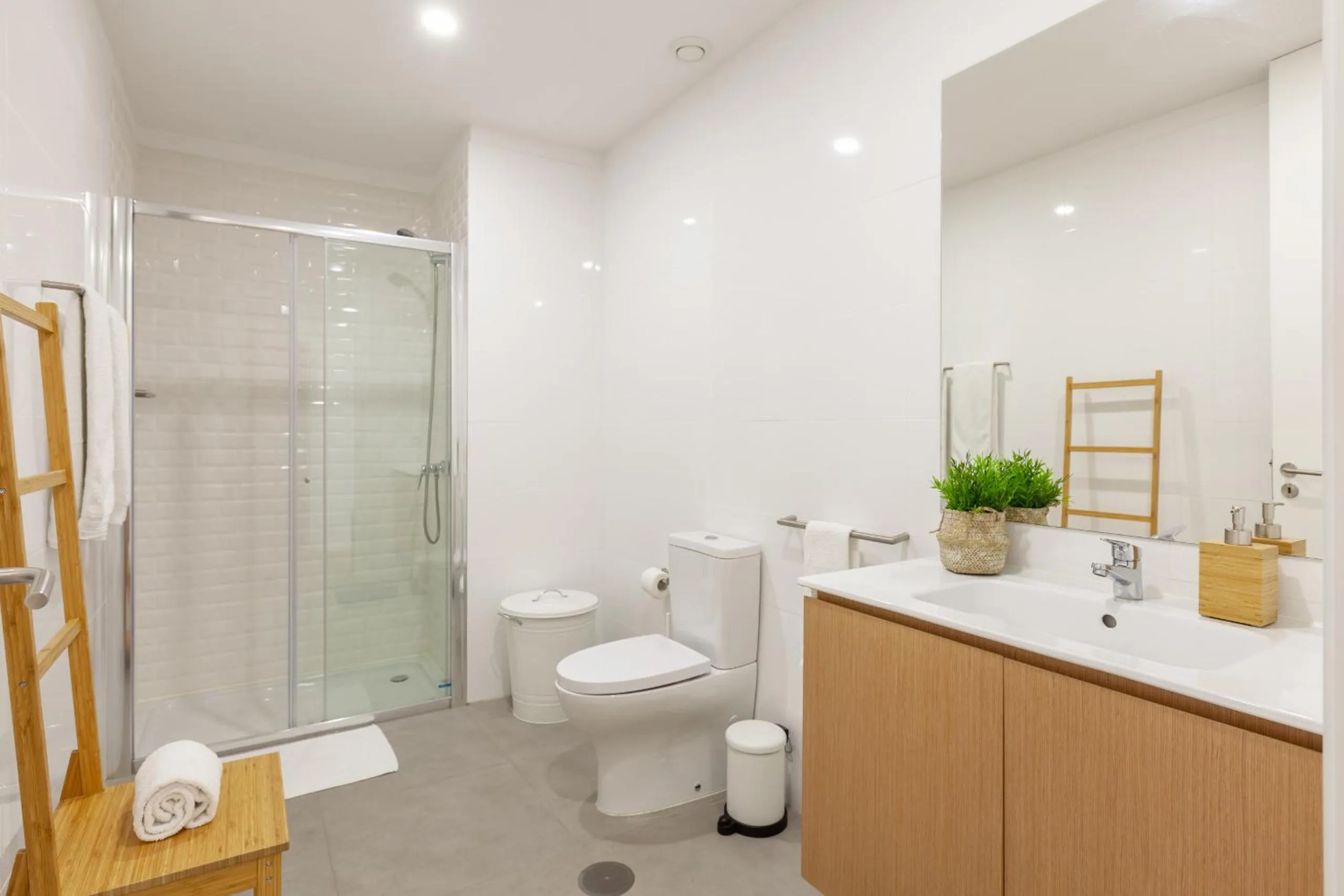 Bathroom in Oporto Palace Apartments