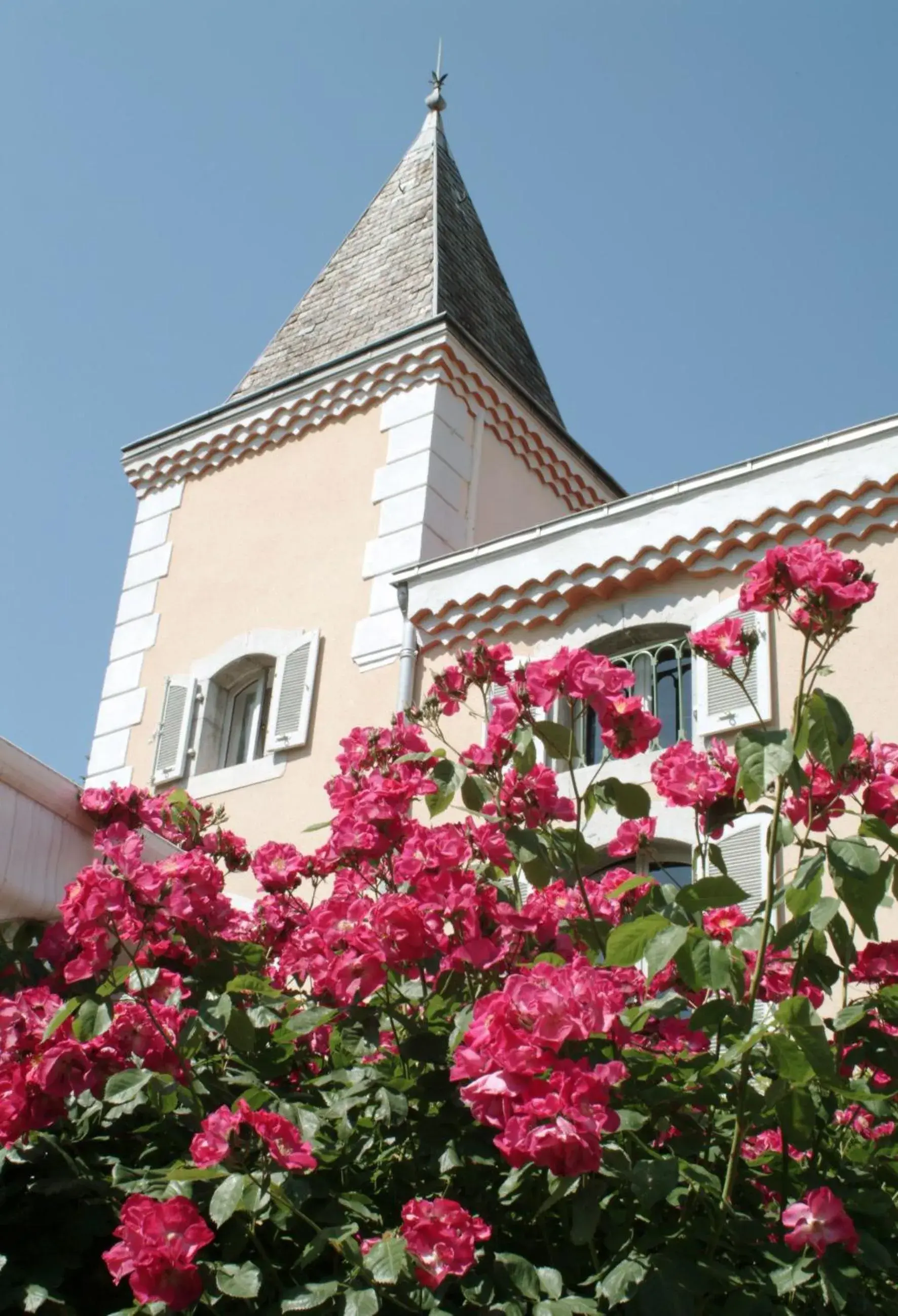 Property building in Hotel Logis - Chateau de Beauregard Property building in Hotel Logis - Chateau de Beauregard